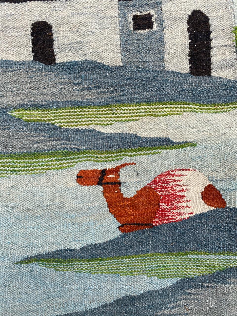 Belle tapisserie tunisienne du milieu du siècle avec un beau design indigène et de belles couleurs, entièrement tissée à la main avec de la laine sur une base de coton.

✨✨✨
