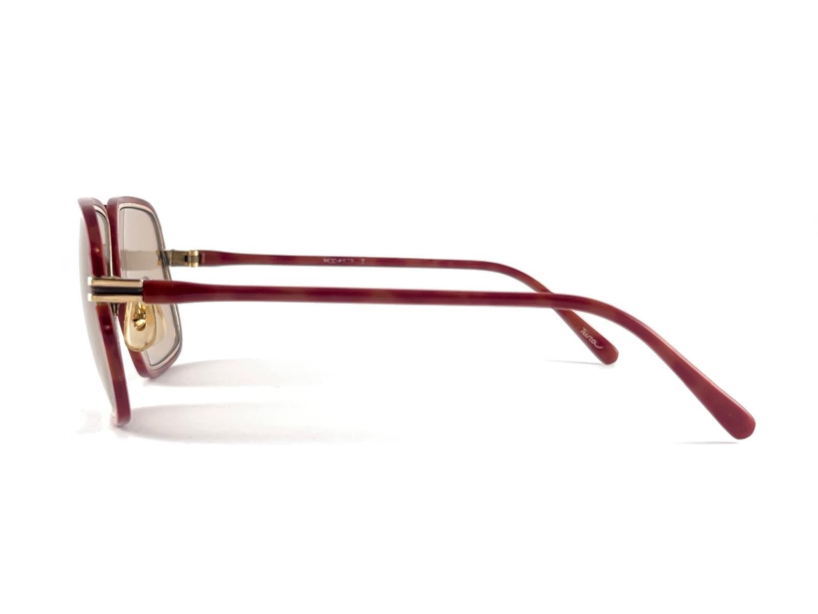Vintage Tura Mod 575 Tan Licht braun Gläser Sonnenbrille 70'S Made in Japan (Beige) im Angebot