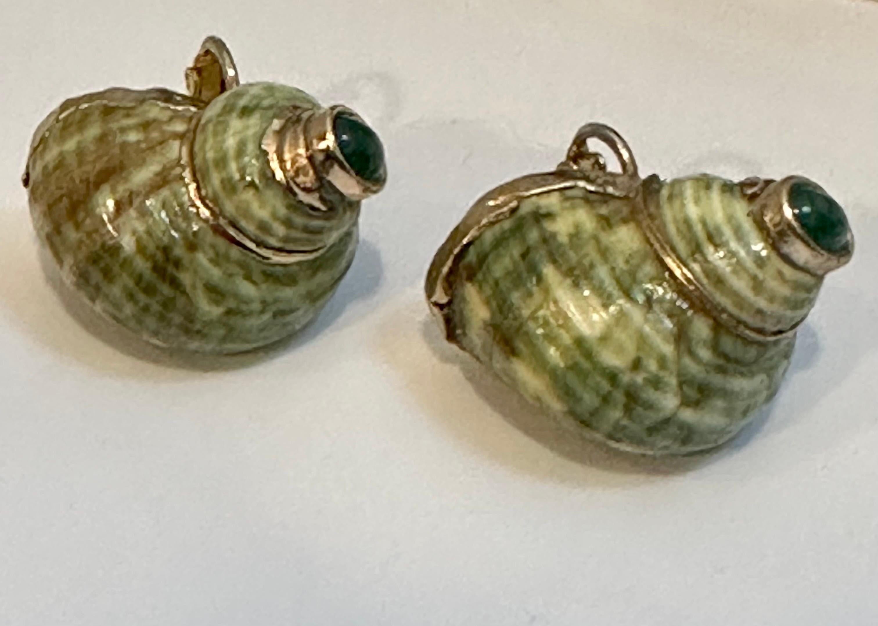 Vintage  Turbo Shell Emerald  Cabochon Gold Earring Mother of Pearl clip on earring
This exquisite pair of earrings are beautifully crafted in shell and gold  they are clip earrings. Post can be added .
Clip on earrings
Weight of the earring 14.5