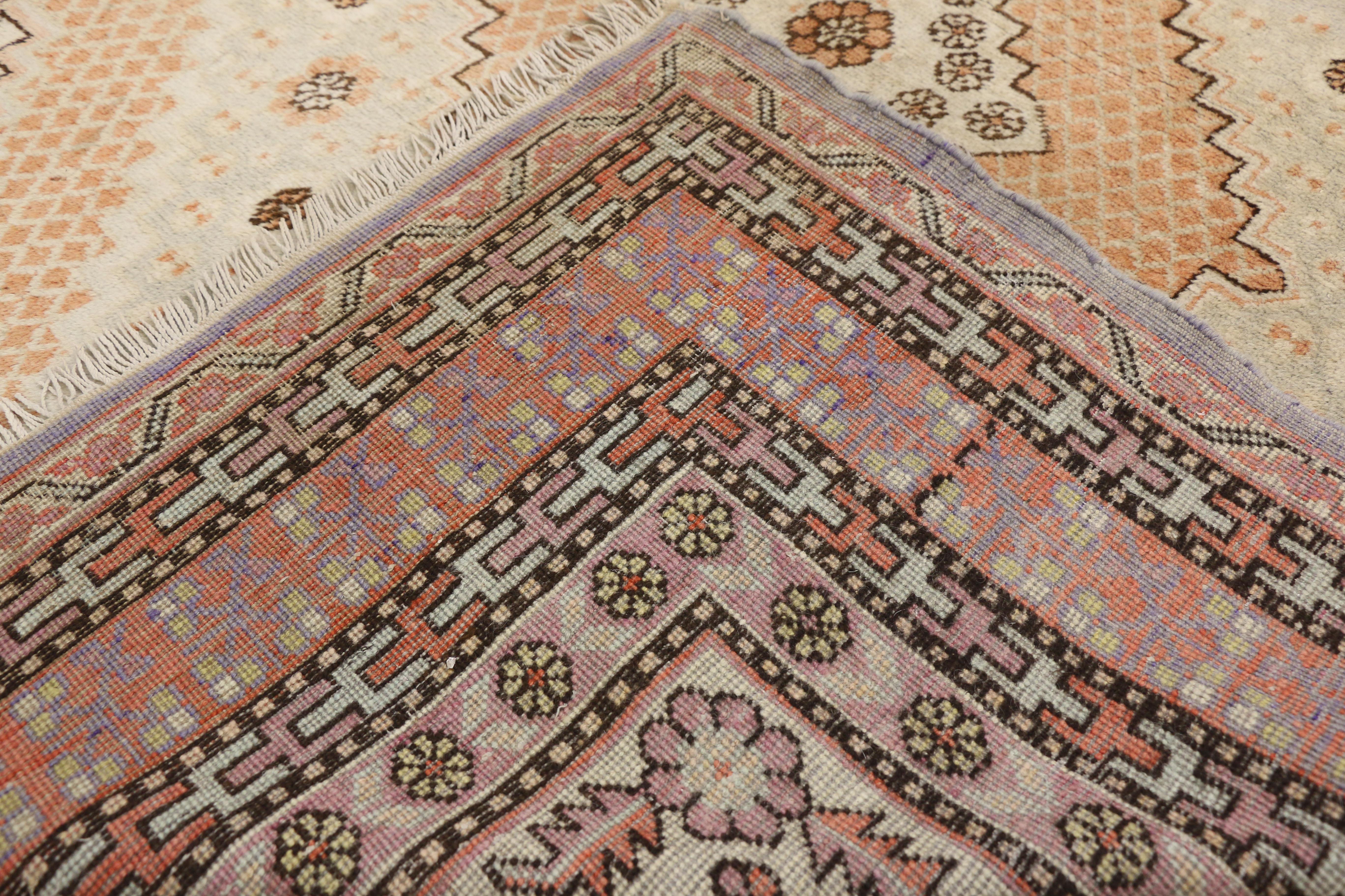 Turkestanischer Khotan-Teppich im mediterranen Arts & Crafts-Stil im Zustand „Gut“ im Angebot in Dallas, TX