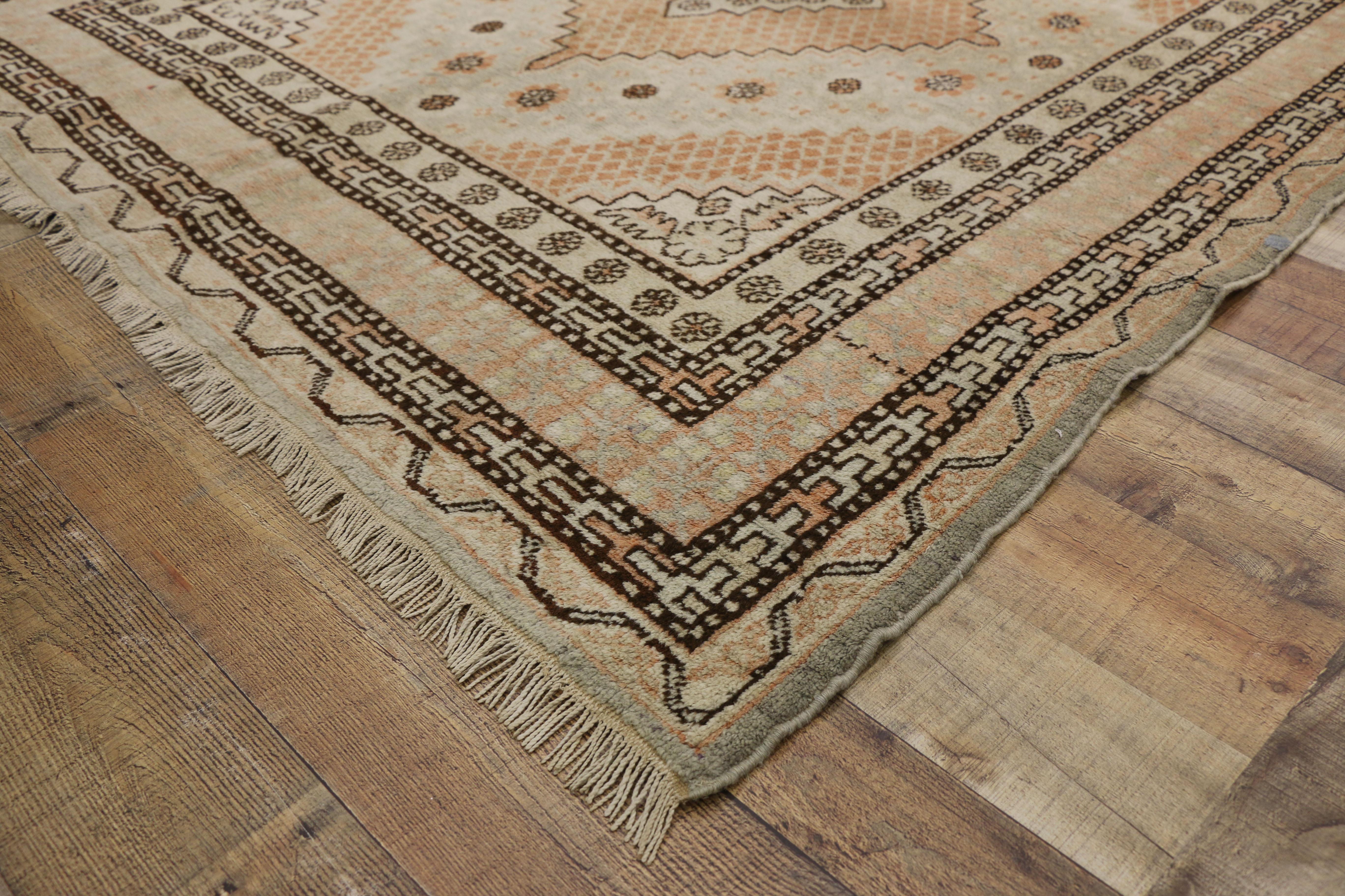 Turkestanischer Khotan-Teppich im mediterranen Arts & Crafts-Stil (20. Jahrhundert) im Angebot