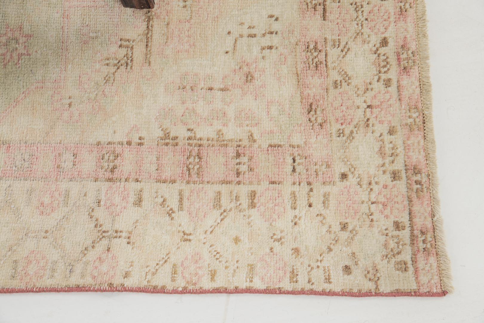 This phenomenal vintage Turkish rug features neutral-toned creation that can easily harmonize with its surroundings. Brunguz showcases the Anatolian style and can match artistry and sophistication. This will be a promising investment for your