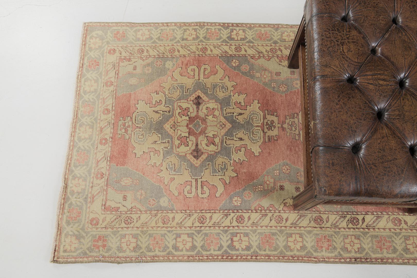 Turc Vintage Anatolian Brunguz by Mehraban Rugs en vente
