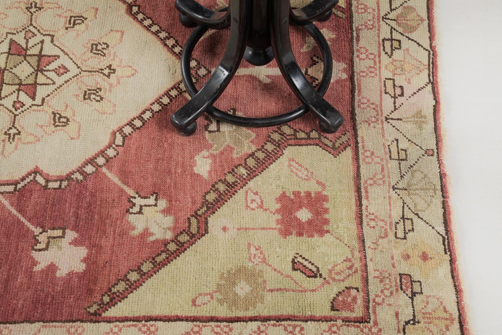 Vintage Turkish Anatolian Dazgir Rug  In Good Condition For Sale In WEST HOLLYWOOD, CA