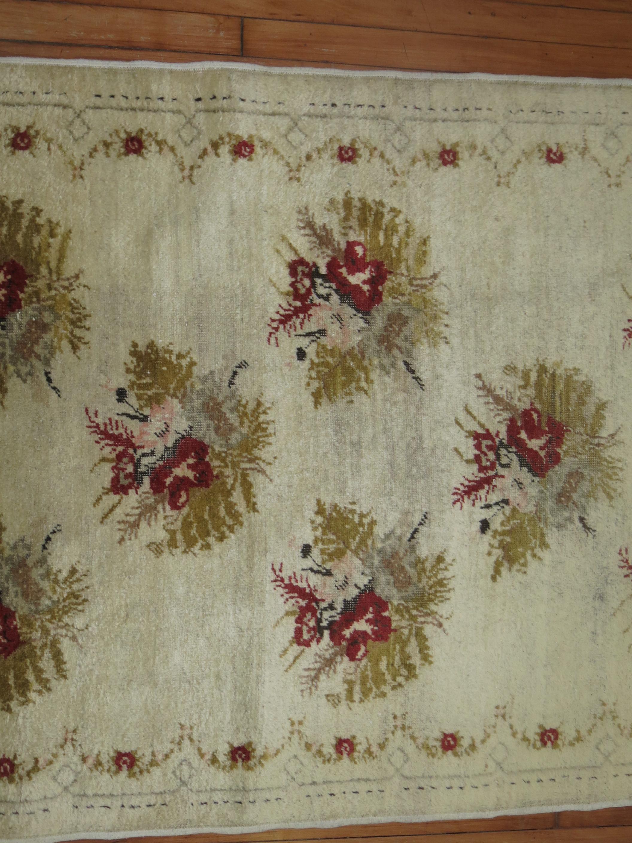 1940s Turkish Runner with a flower design on an ivory ground

Measures: 3'8'' x 8'10''.