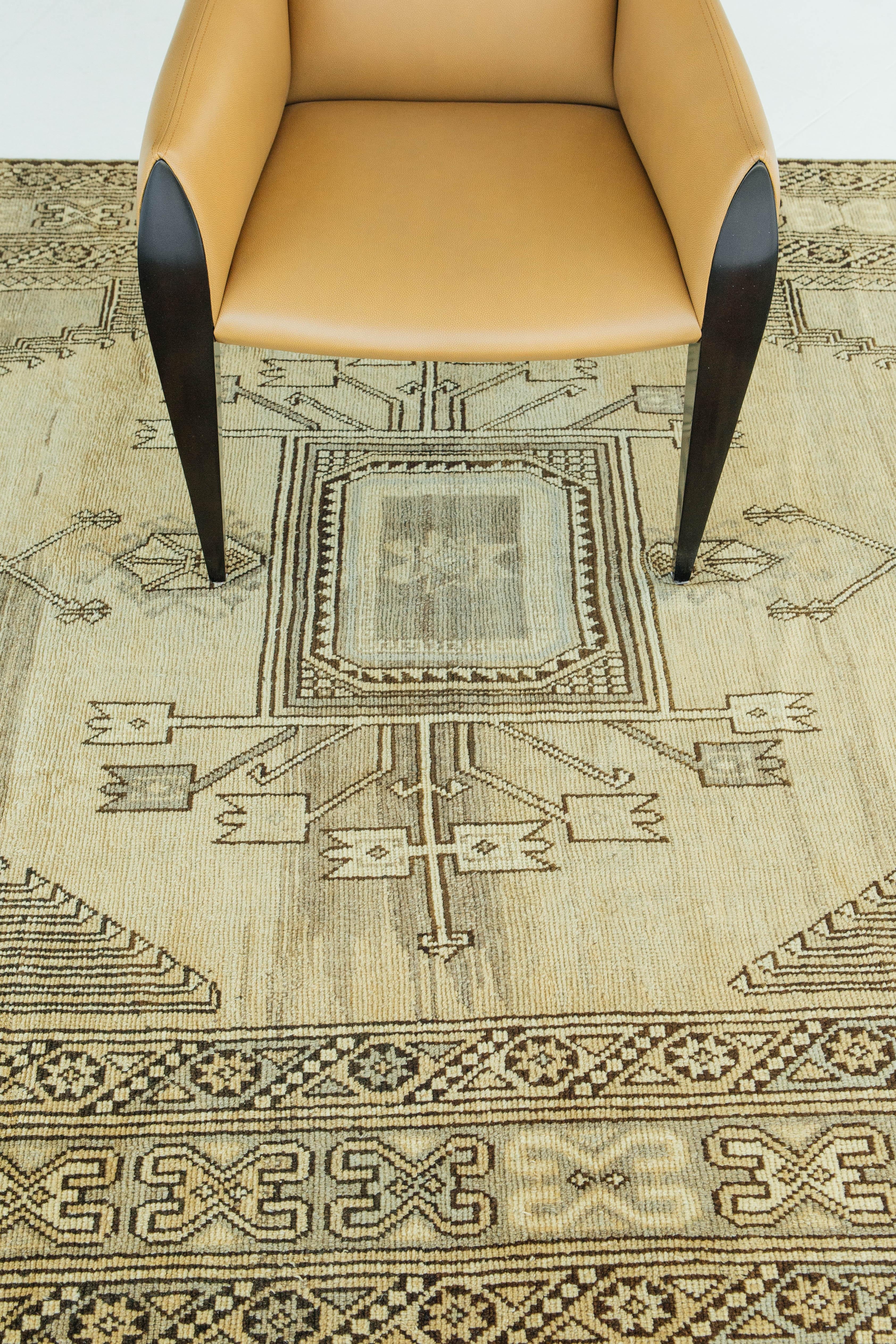 Vintage Turkish Anatolian rugs weave together dyes and colours, motifs, textures and techniques that are popular in Anatolia or Asia Minor. This piece is from the Ganakkale region. A central medallion and symmetric graphic motifs make a show