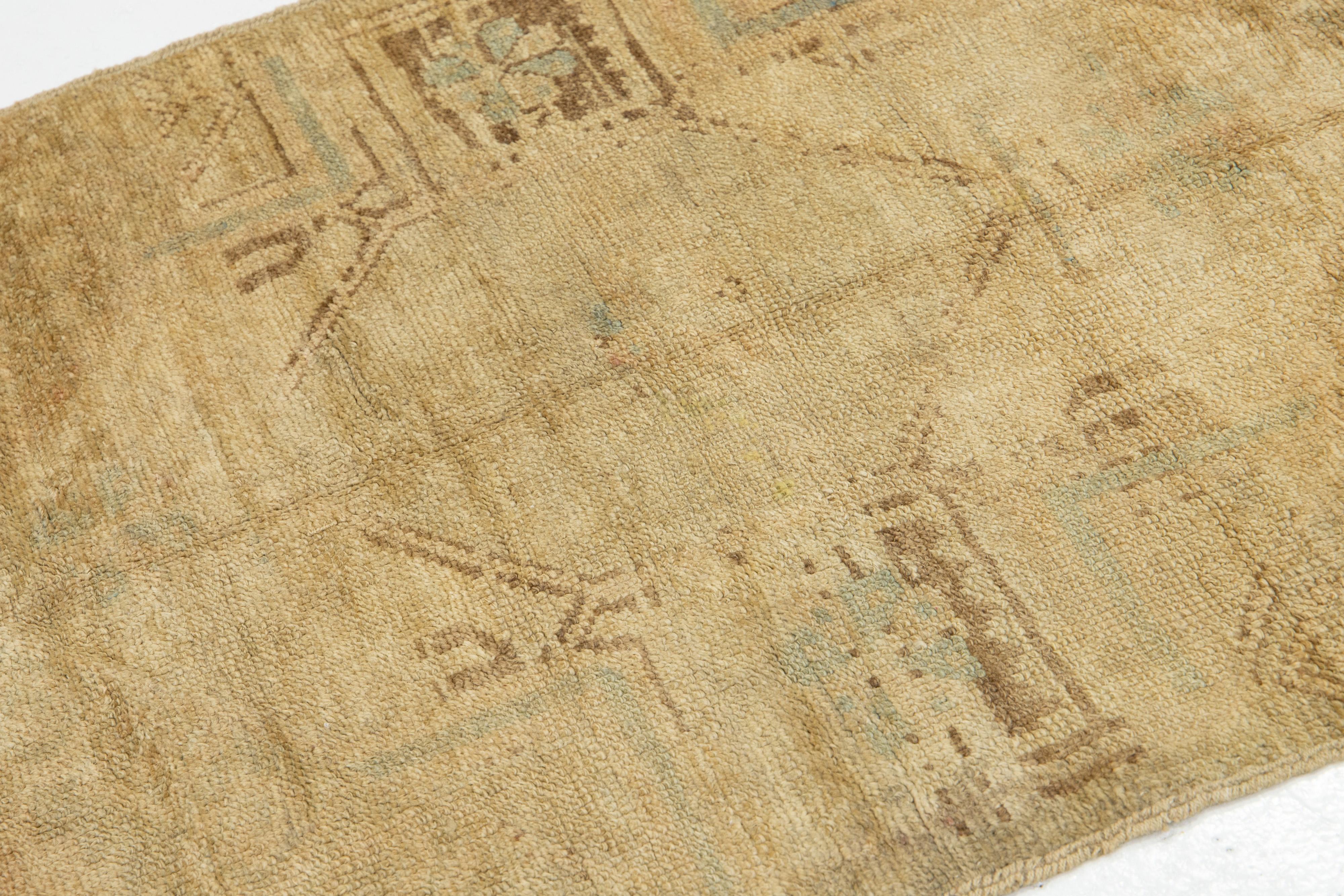 Türkischer Anatolischer handgefertigter brauner Wollteppich im Vintage-Stil mit geometrischem Muster (Handgeknüpft) im Angebot