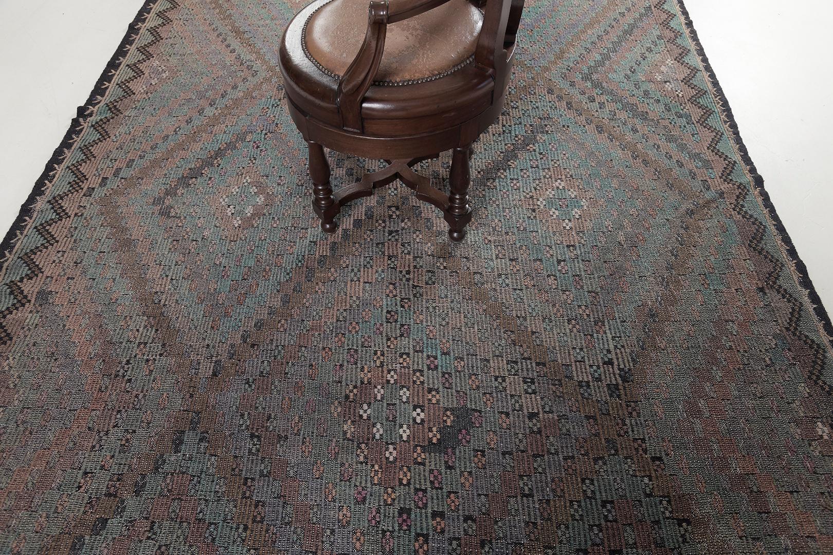 Tapis vintage turc d'Anatolie Jejim Kilim par Mehraban Bon état - En vente à WEST HOLLYWOOD, CA