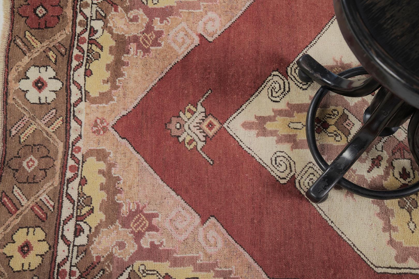 Annodato a mano Vintage Turkish Anatolian Kirsehir by Mehraban Rugs in vendita