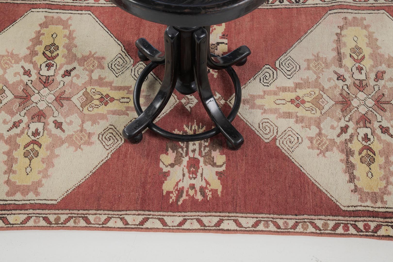 Lana Vintage Turkish Anatolian Kirsehir by Mehraban Rugs in vendita