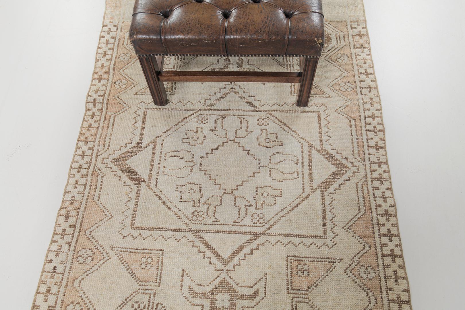 Vintage Turkish Anatolian Konya by Mehraban Rugs In Good Condition In WEST HOLLYWOOD, CA