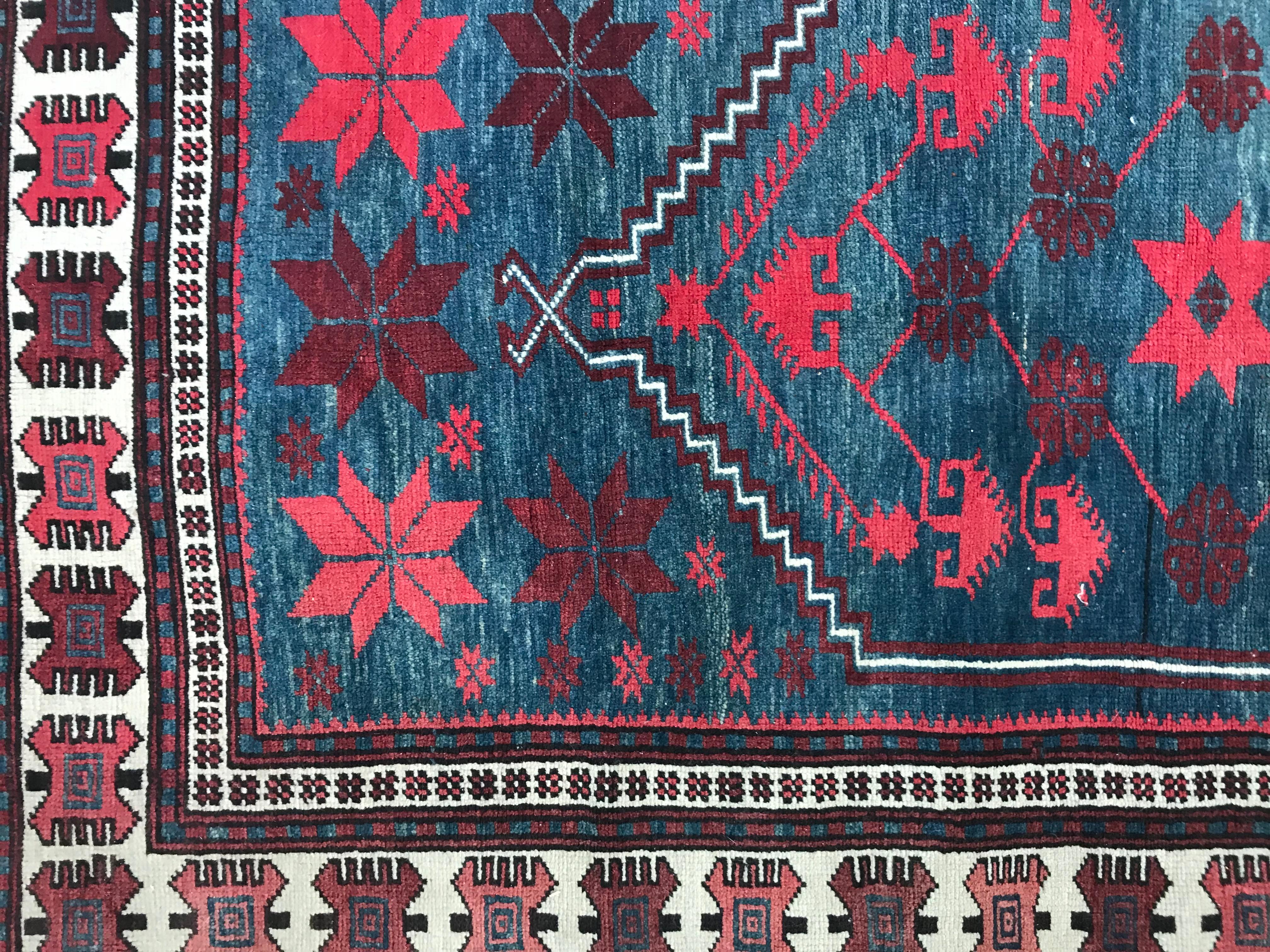 A beautiful 20 century Turkish rug with a geometrical medallion design and nice colors with blue, pink and purple, entirely hand knotted with wool velvet on wool foundation.
 