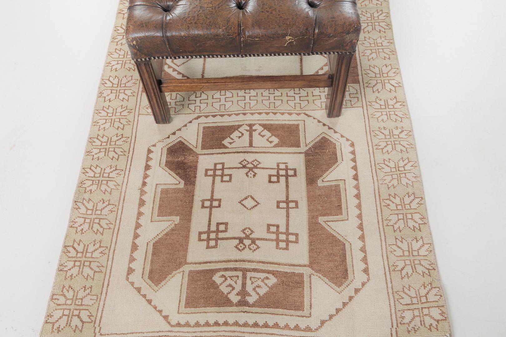 Ein raffinierter Teppich aus der Turkish Collection, der Sie sicherlich in Erstaunen versetzen wird, wenn Sie dieses Stück betrachten. Milas hat ein atemberaubendes und zugleich einnehmendes Design, das durch Fransen ergänzt wird. Mit einer Reihe