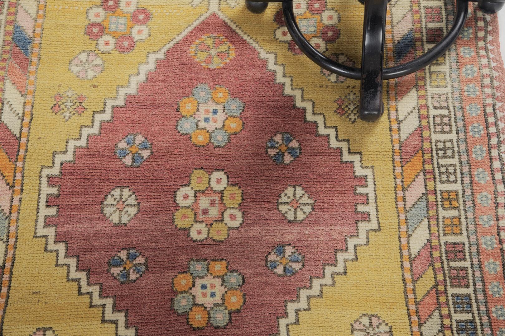 A sophisticated rug in the Turkish Collection that will surely leave you in awe upon laying your eyes towards this piece. Milas has a stunning yet engaging design that is complemented with fringes. Featuring an array of geometrical motifs in the
