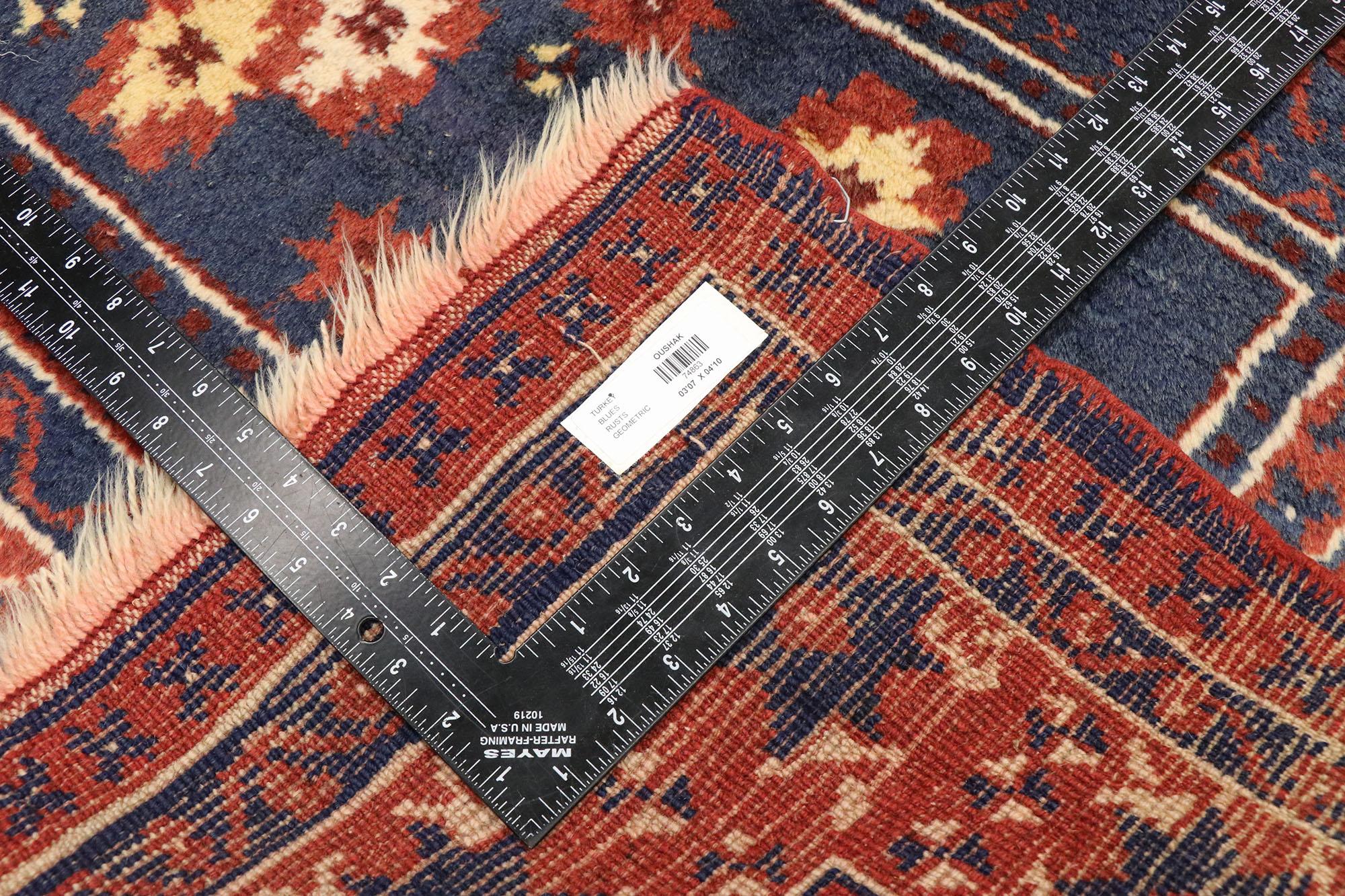 Vintage Turkish Anatolian Prayer Rug In Good Condition For Sale In Dallas, TX