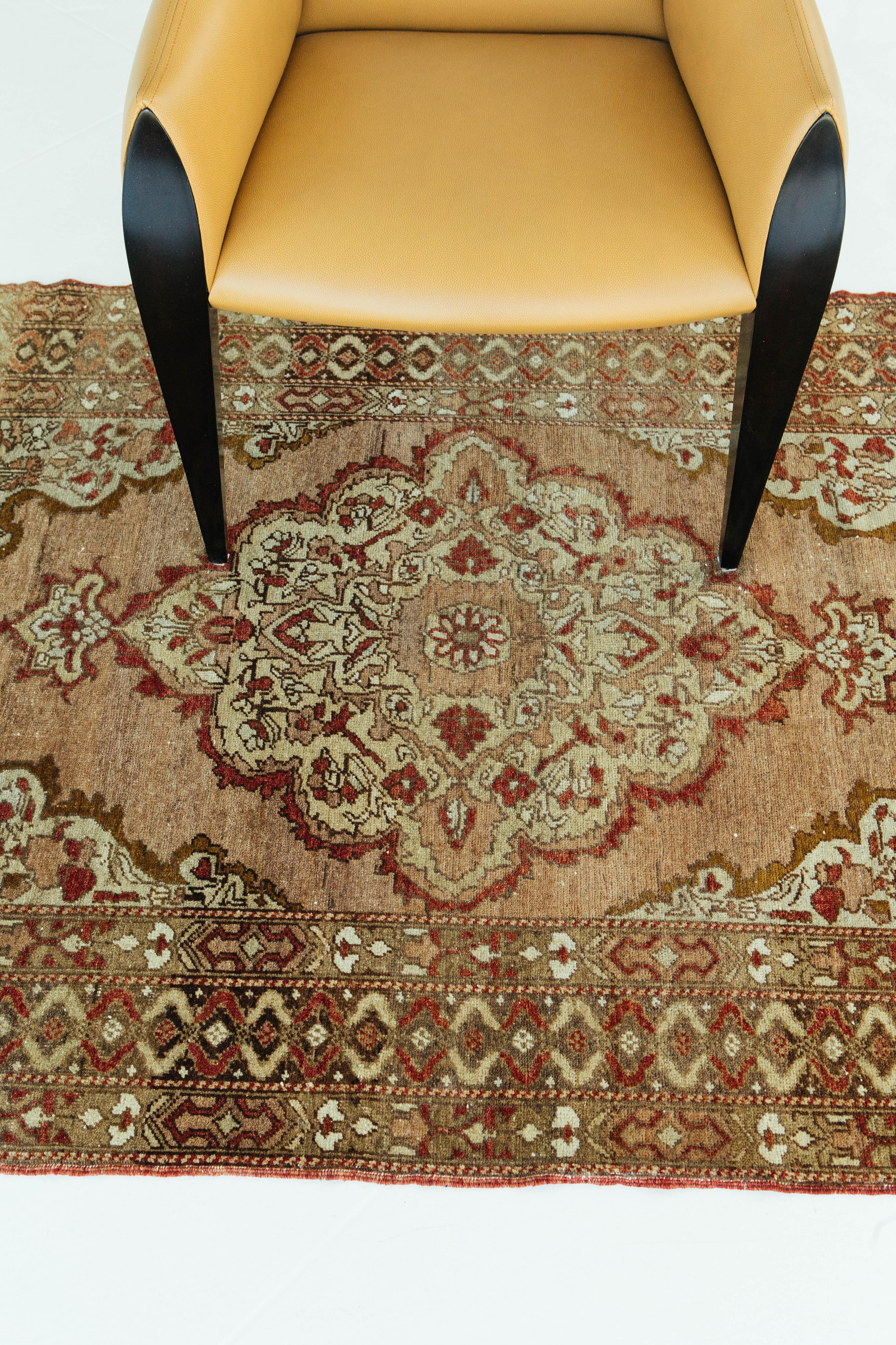 A charming Turkish Anatolian rug in beautiful peach, brown and ivory colors. This vintage piece has traditional Anatolian designs that weave together dyes and colours, motifs, textures and techniques that are popular in Anatolia or Asia Minor. This