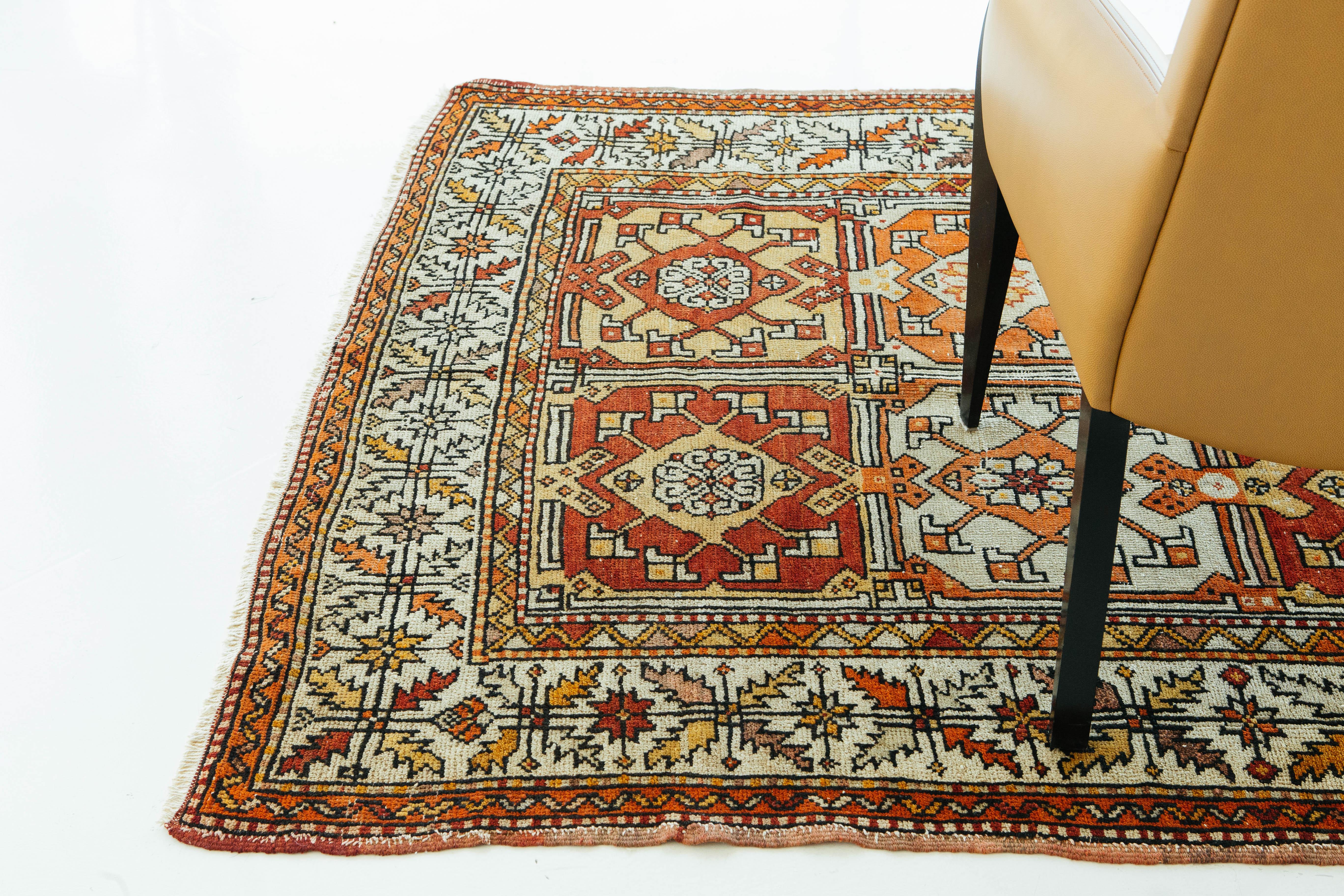 Türkischer Anatolischer Vintage-Teppich im Zustand „Gut“ im Angebot in WEST HOLLYWOOD, CA