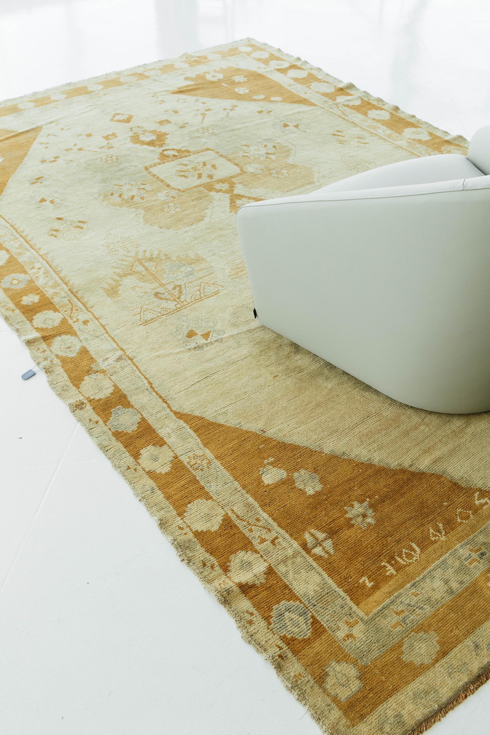 Türkischer Anatolischer Vintage-Teppich (Mitte des 20. Jahrhunderts) im Angebot