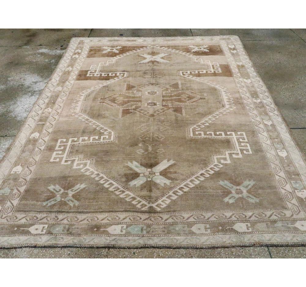 Vintage Turkish Anatolian Rug In Good Condition For Sale In New York, NY