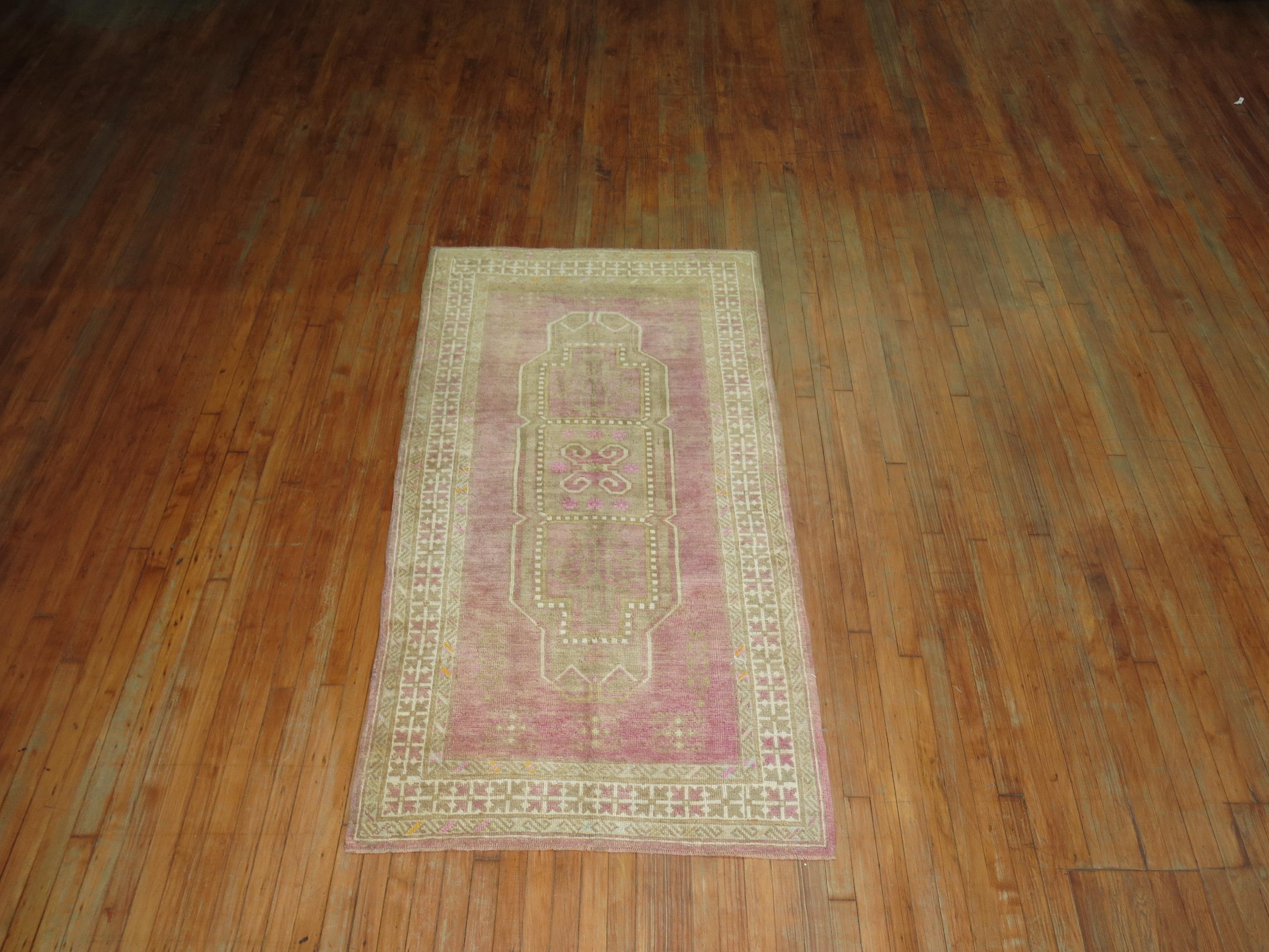 Vintage Turkish Anatolian Rug In Good Condition In New York, NY