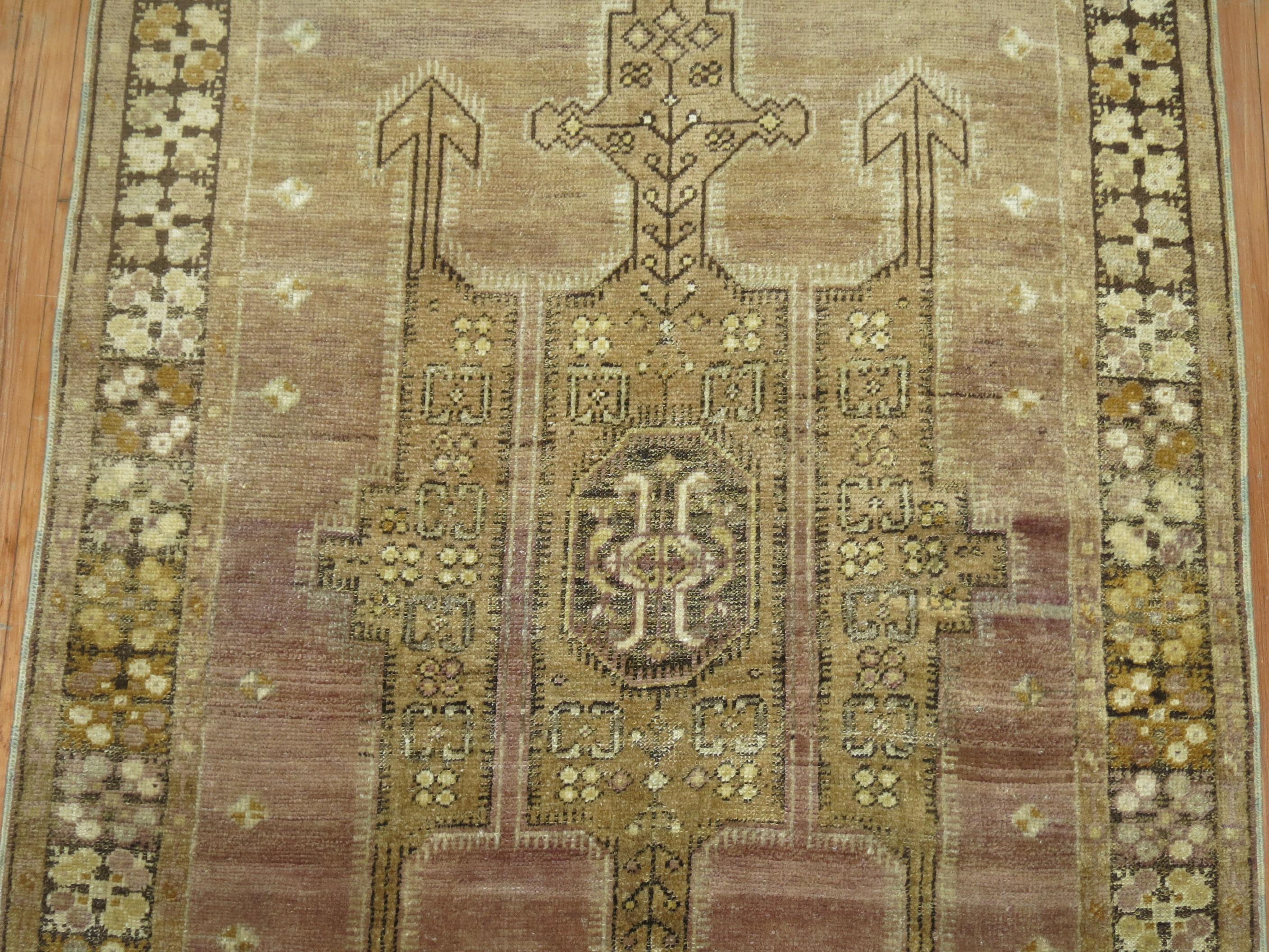 Vintage Turkish Anatolian Rug In Good Condition For Sale In New York, NY