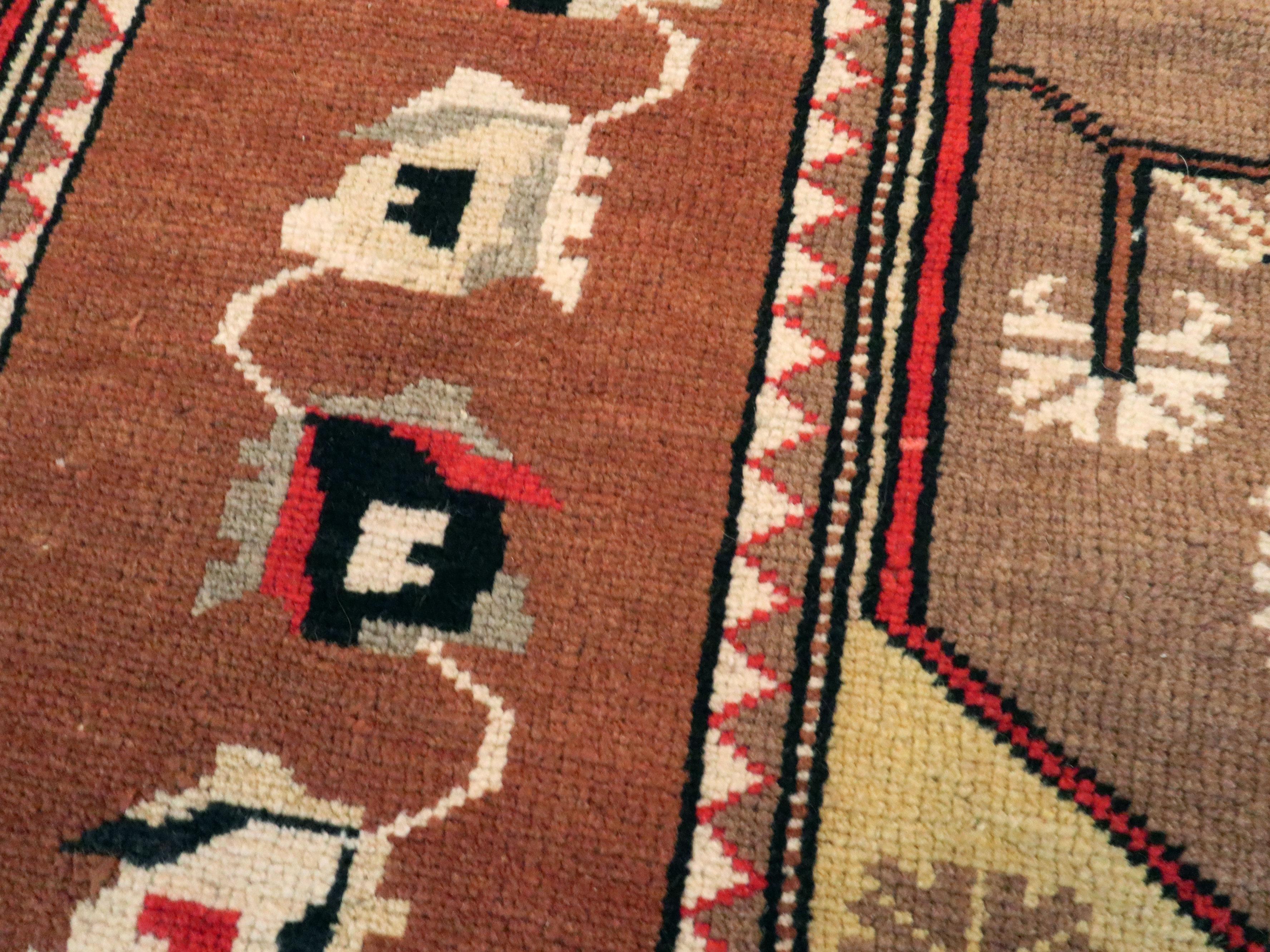 Türkischer anatolischer Teppich (20. Jahrhundert) im Angebot