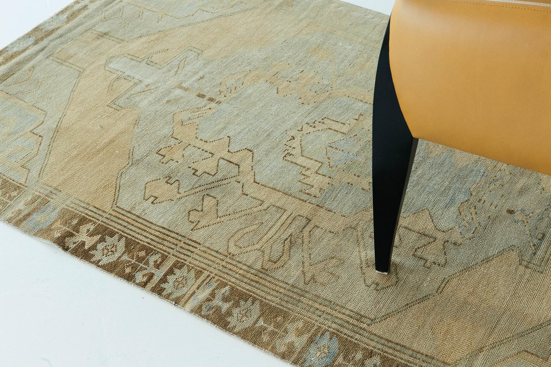 Türkischer Anatolischer Vintage-Teppich im Angebot 1