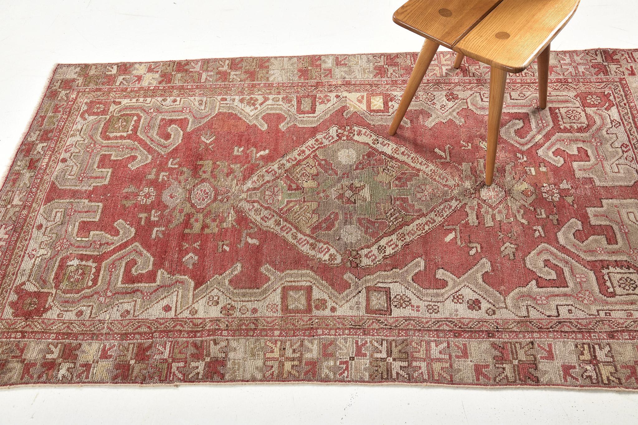 Türkischer Anatolischer Vintage-Teppich im Angebot 3