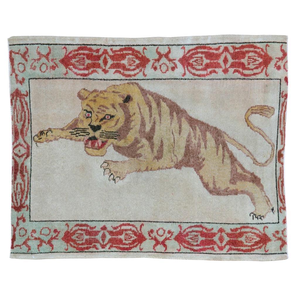 Tapis turc vintage d
Anatolie en vente