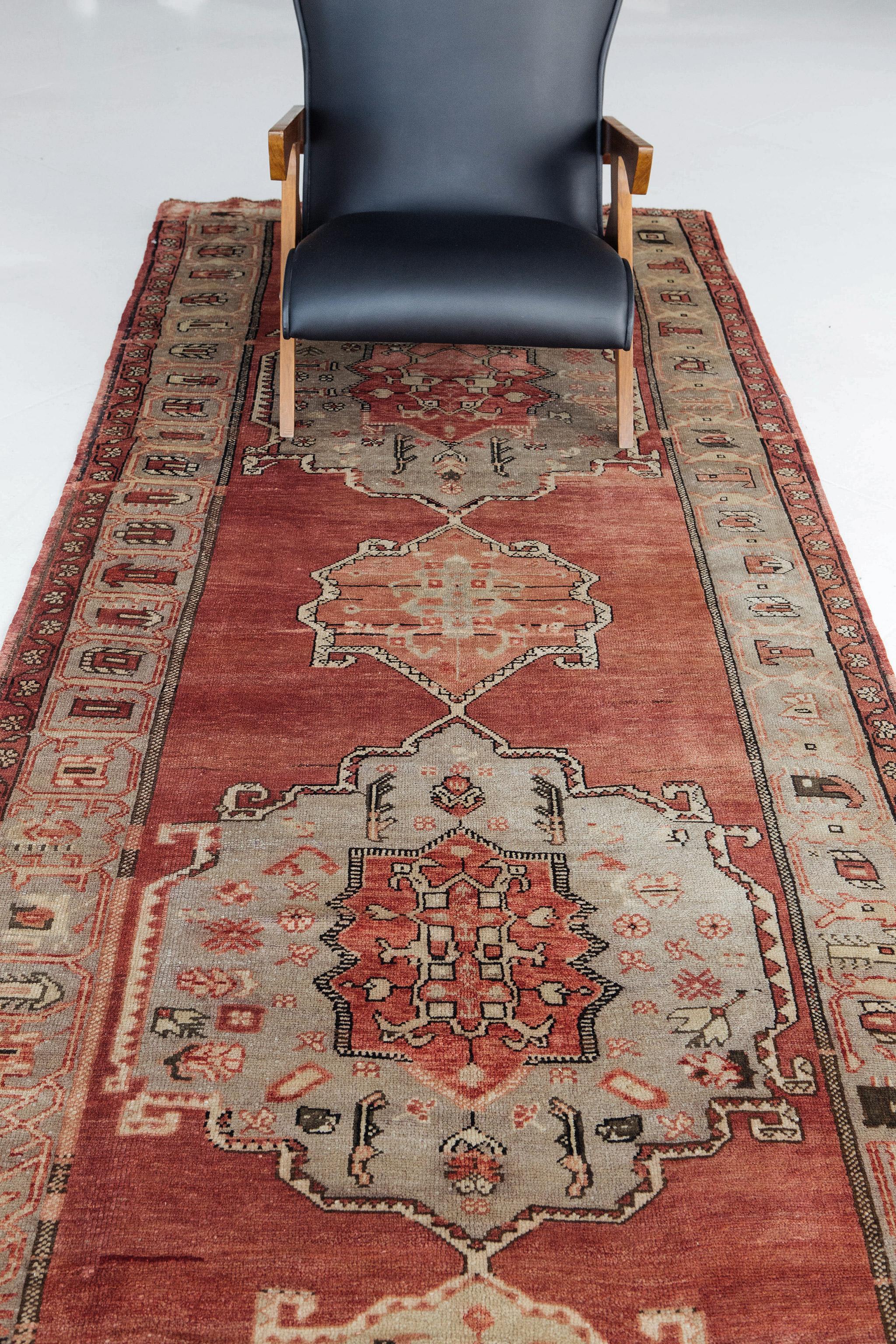 Türkischer Anatolischer Vintage-Läufer im Angebot 1