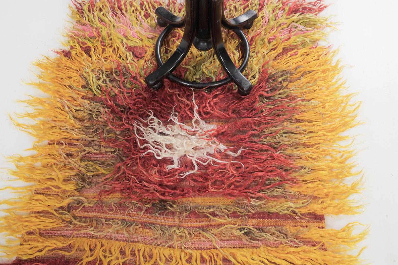 Türkischer anatolischer Tulu von Mehraban Teppiche im Zustand „Gut“ im Angebot in WEST HOLLYWOOD, CA