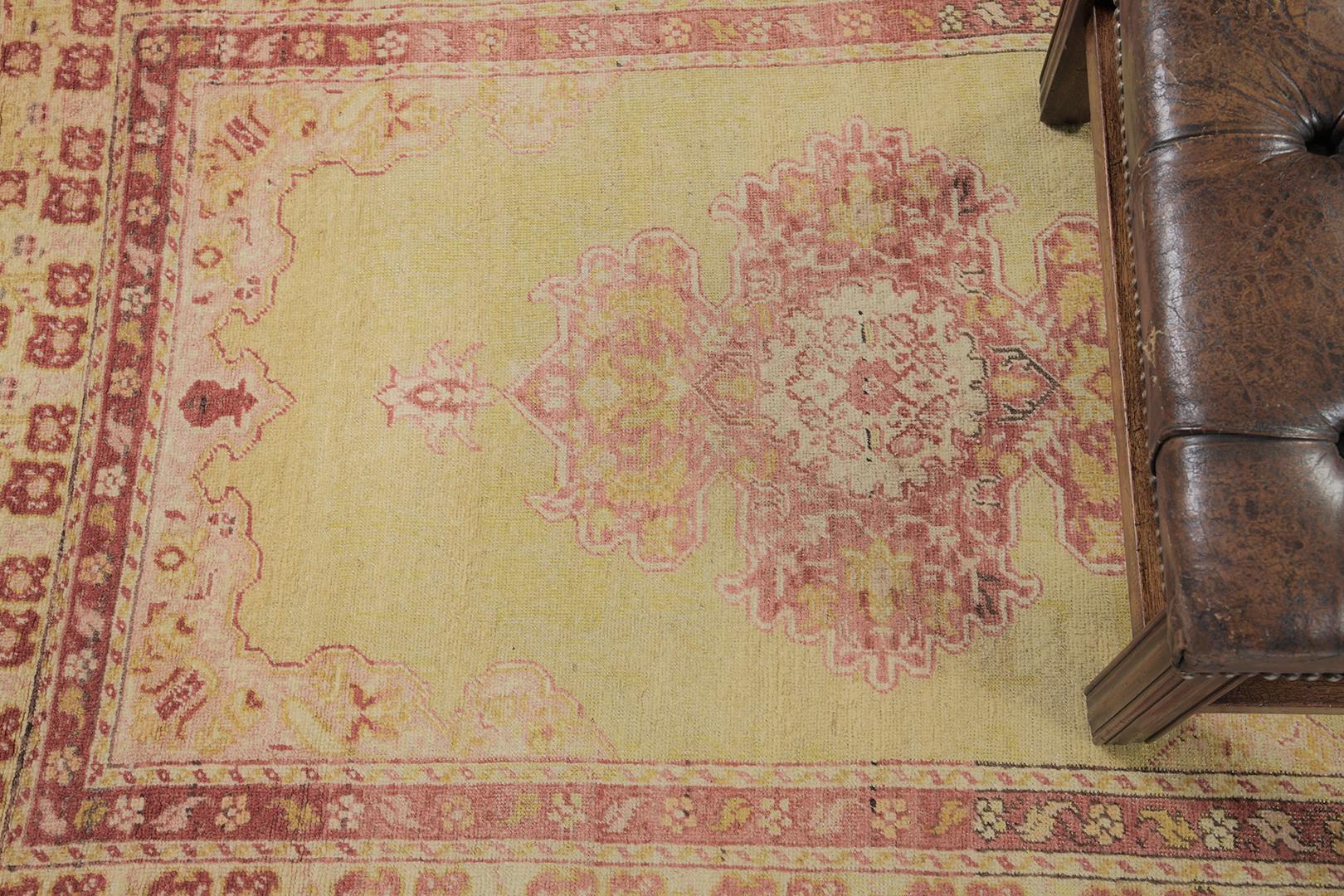 Vintage Turkish Anatolian Yuntdag by Mehraban Rugs In Good Condition For Sale In WEST HOLLYWOOD, CA