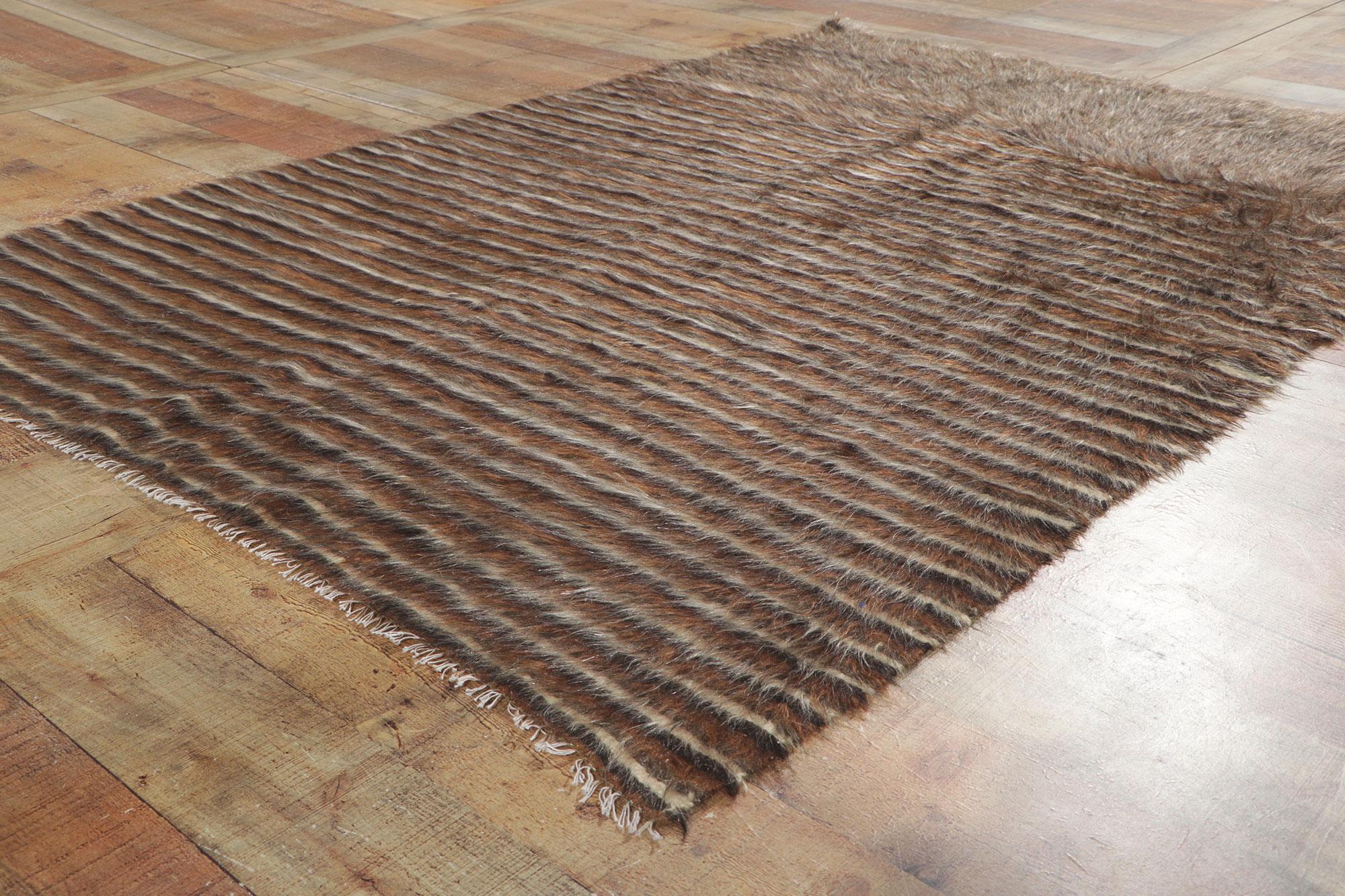 Tapis turc en laine angora des années 1950 avec style moderne en vente 2