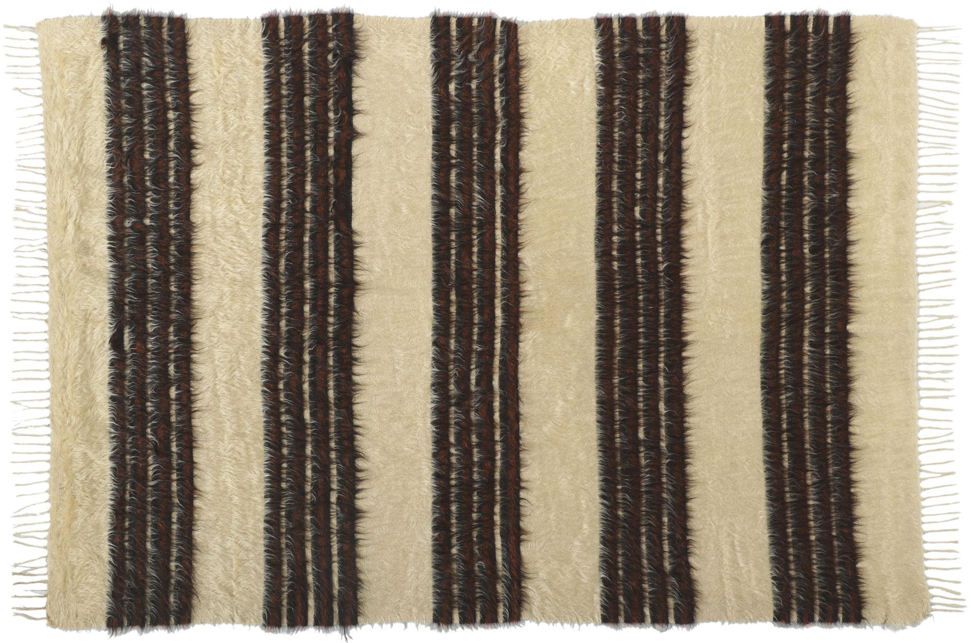Tapis turc en laine angora des années 1950 avec style moderne en vente 2