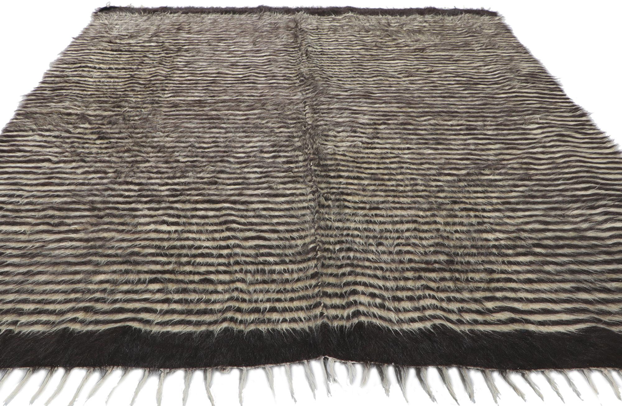 Colonial espagnol Tapis turc en laine angora des années 1950 avec style moderne en vente