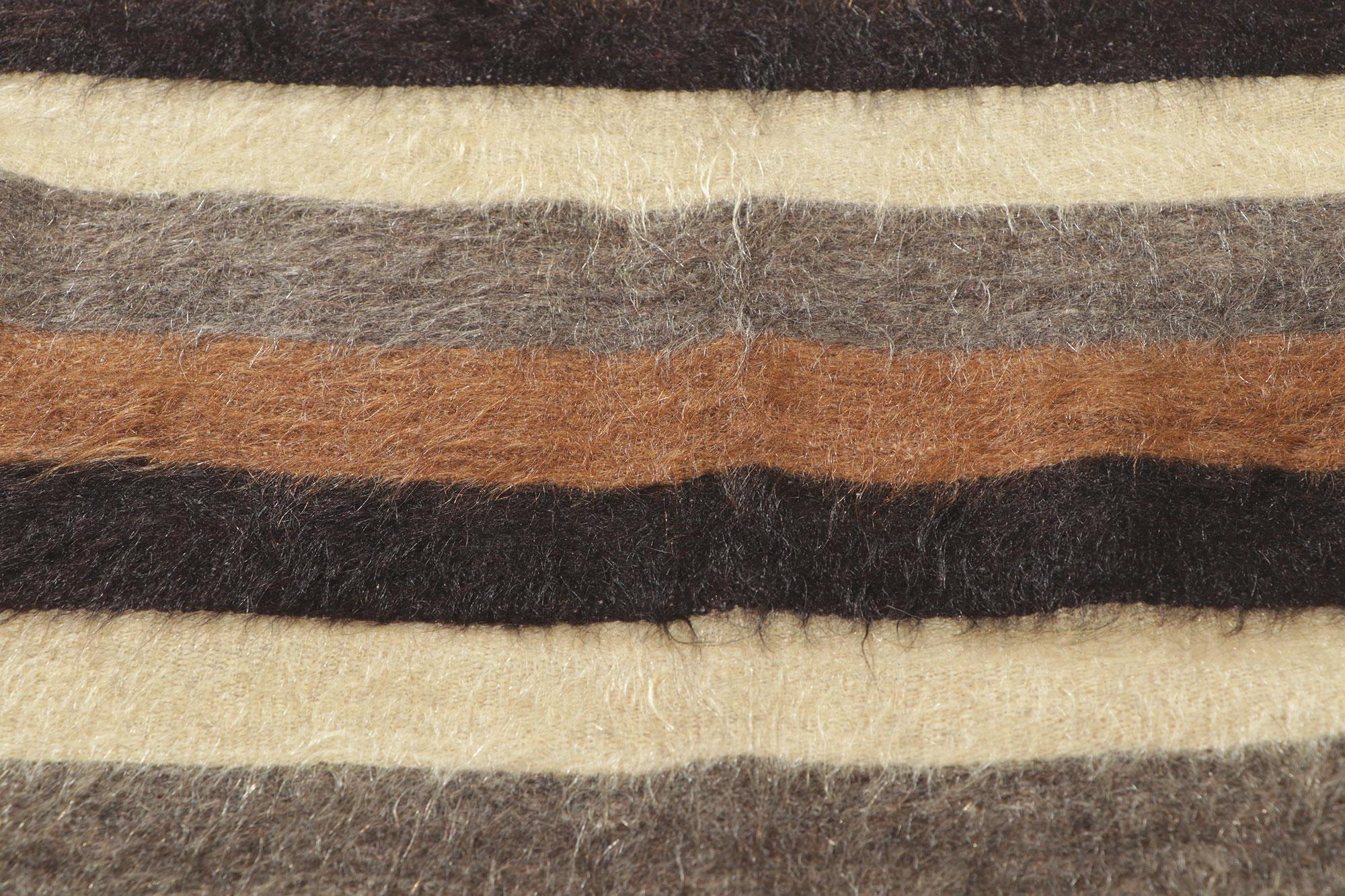 Tissé à la main Tapis turc en laine angora des années 1950 avec style moderne en vente