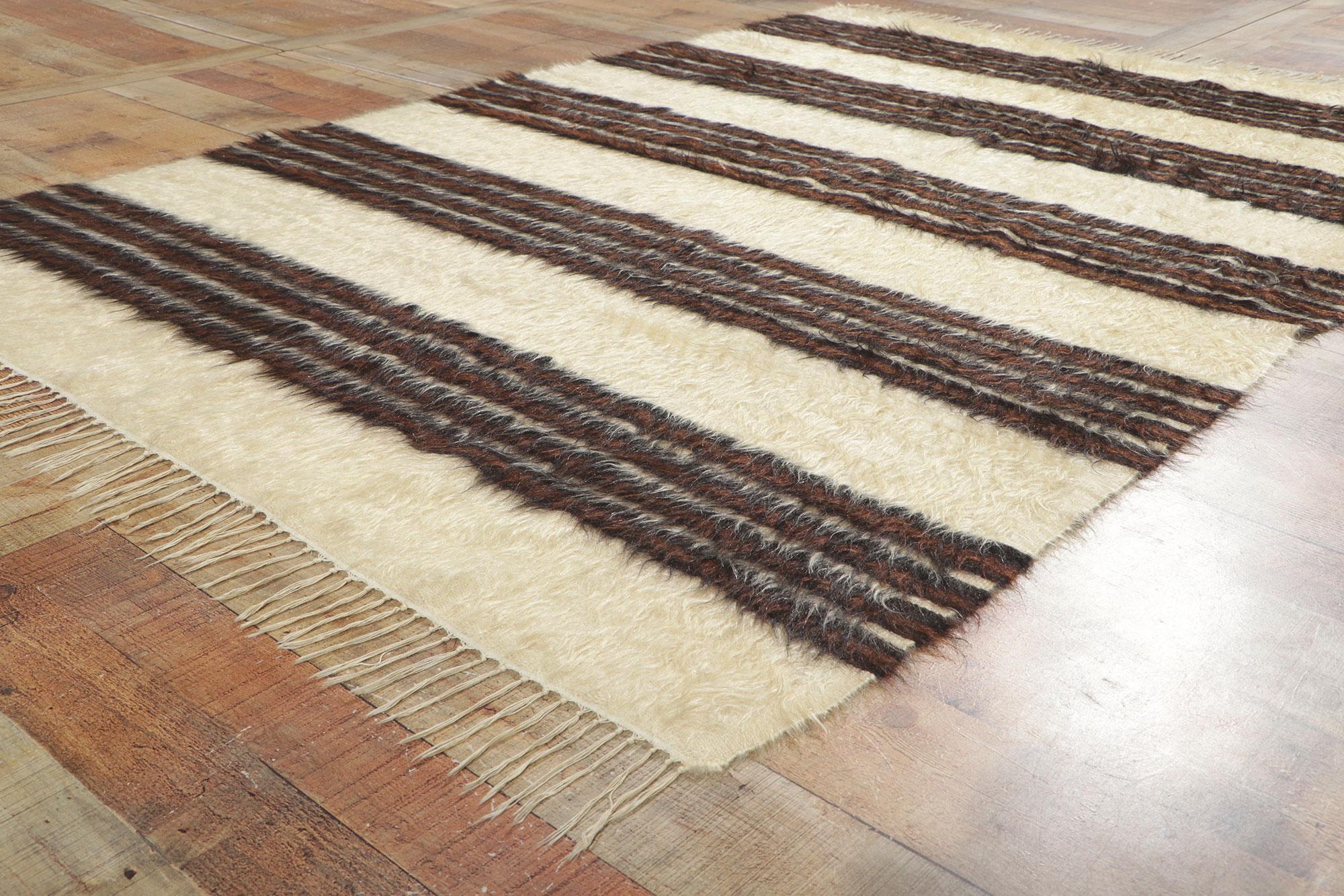20ième siècle Tapis turc en laine angora des années 1950 avec style moderne en vente