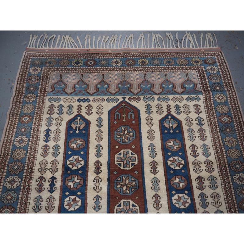 Vintage Turkish Bergama Rug With Traditional Design, About 40 Years Old In Excellent Condition For Sale In Moreton-In-Marsh, GB