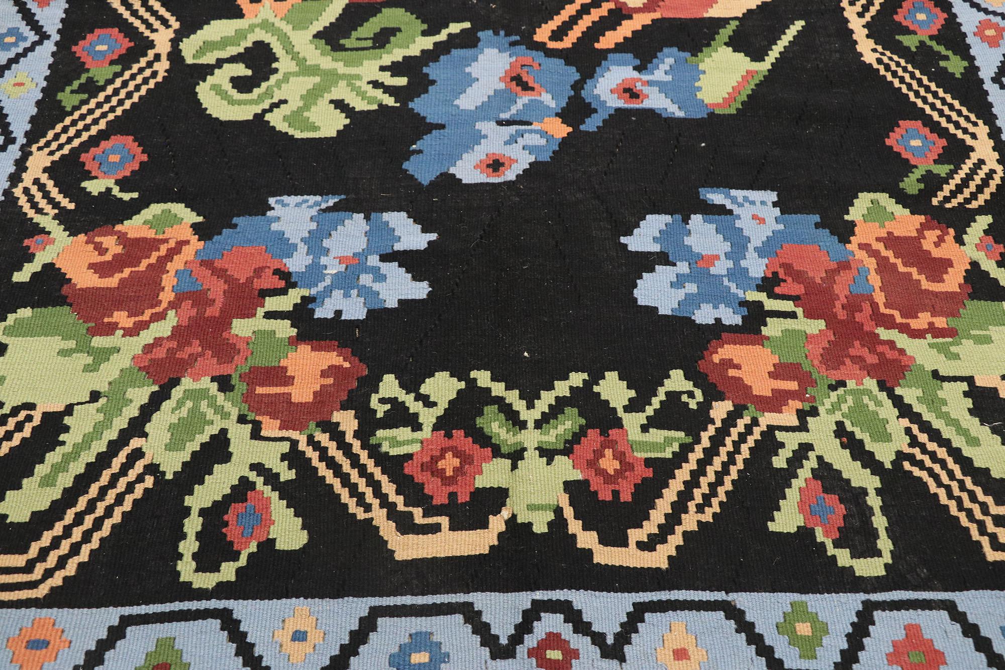 Vintage Turkish Bessarabian Rose Kilim Rug with English Country Chintz Style In Good Condition For Sale In Dallas, TX