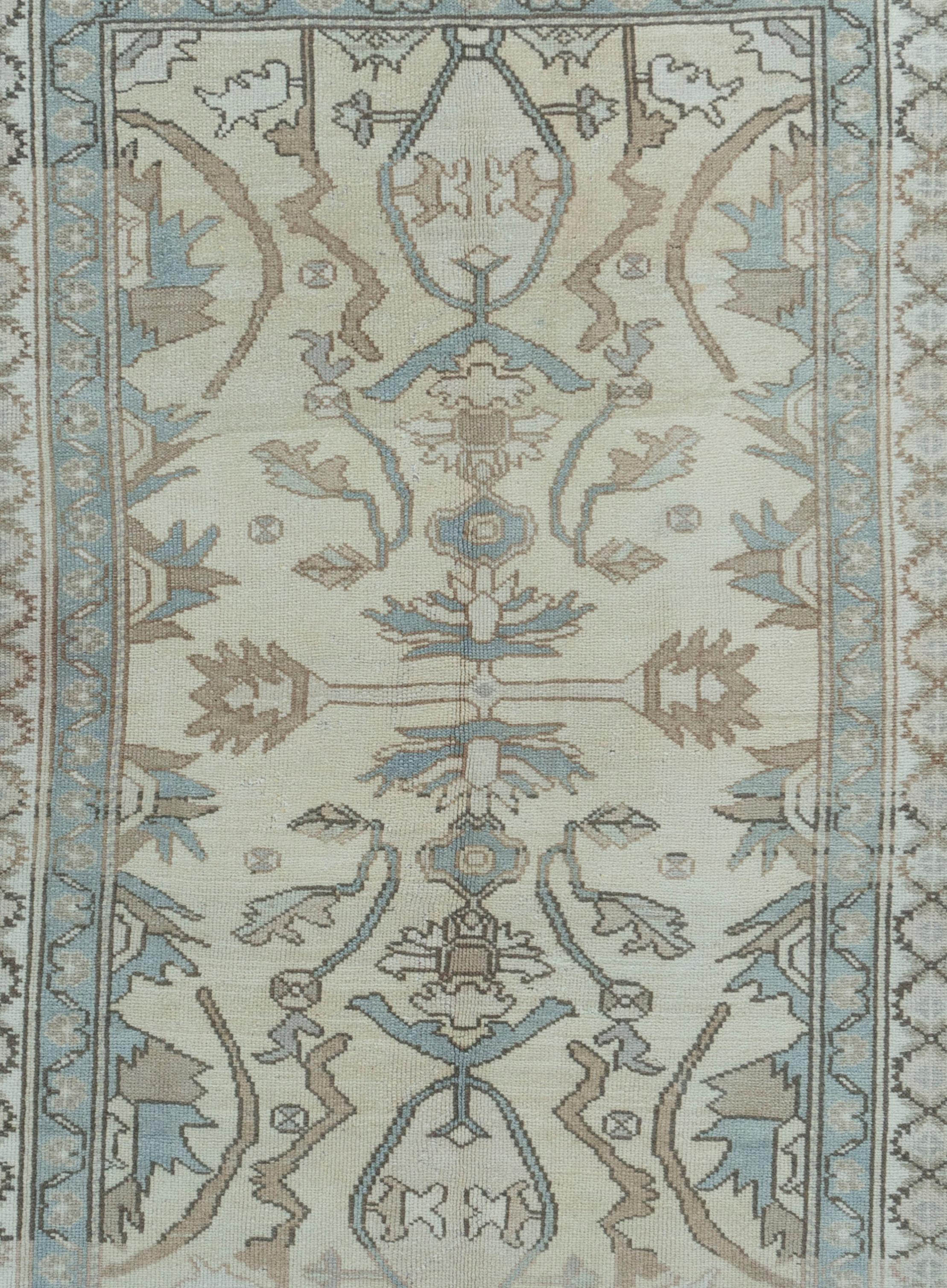 20ième siècle Tapis turc bleu Oushak noué à la main en vente