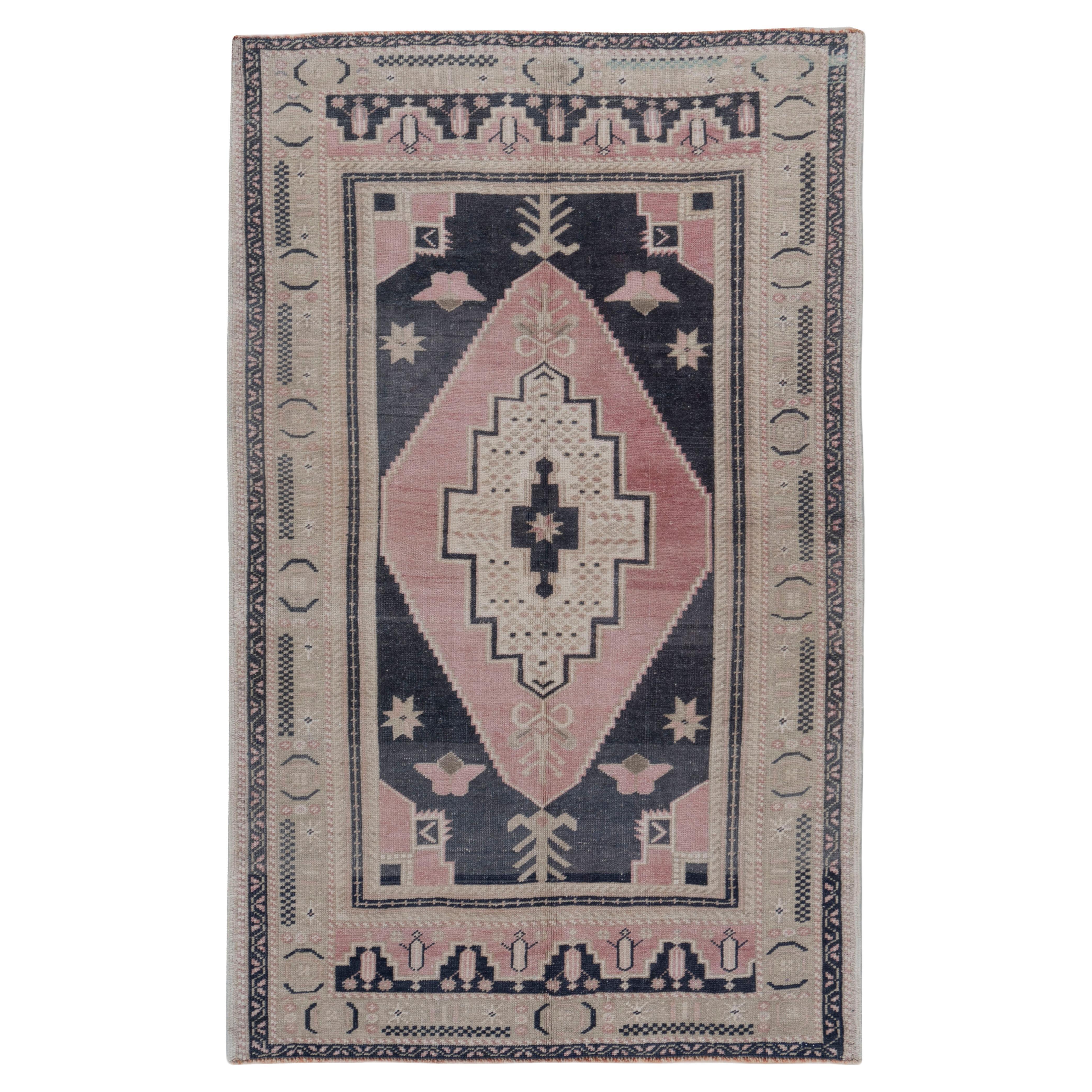 Tapis d'Oushak turc bleu et rose noué à la main