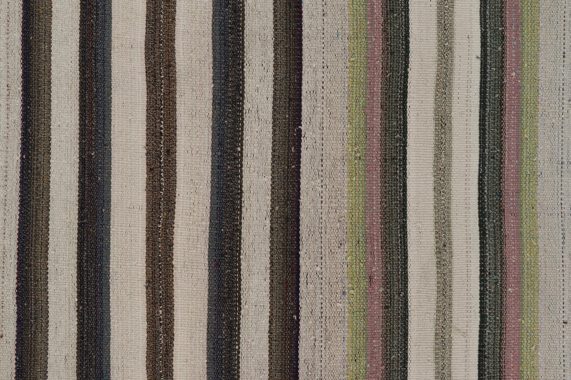 Handgewebter türkischer handgewebter Vintage-Teppich mit polychrom gestreiftem Muster von Teppich & Kelim (Wolle) im Angebot