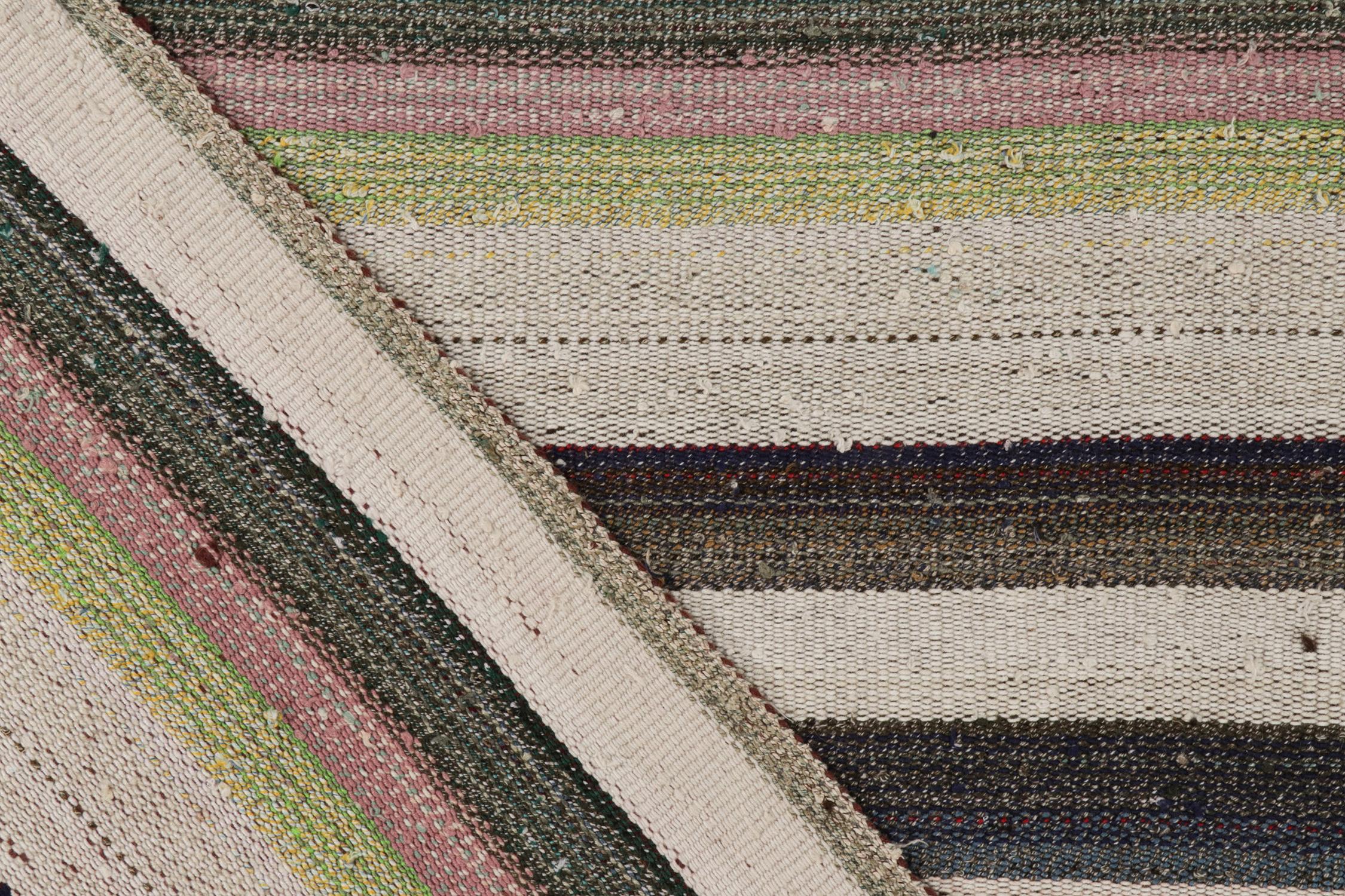 Handgewebter türkischer handgewebter Vintage-Teppich mit polychrom gestreiftem Muster von Teppich & Kelim im Angebot 1