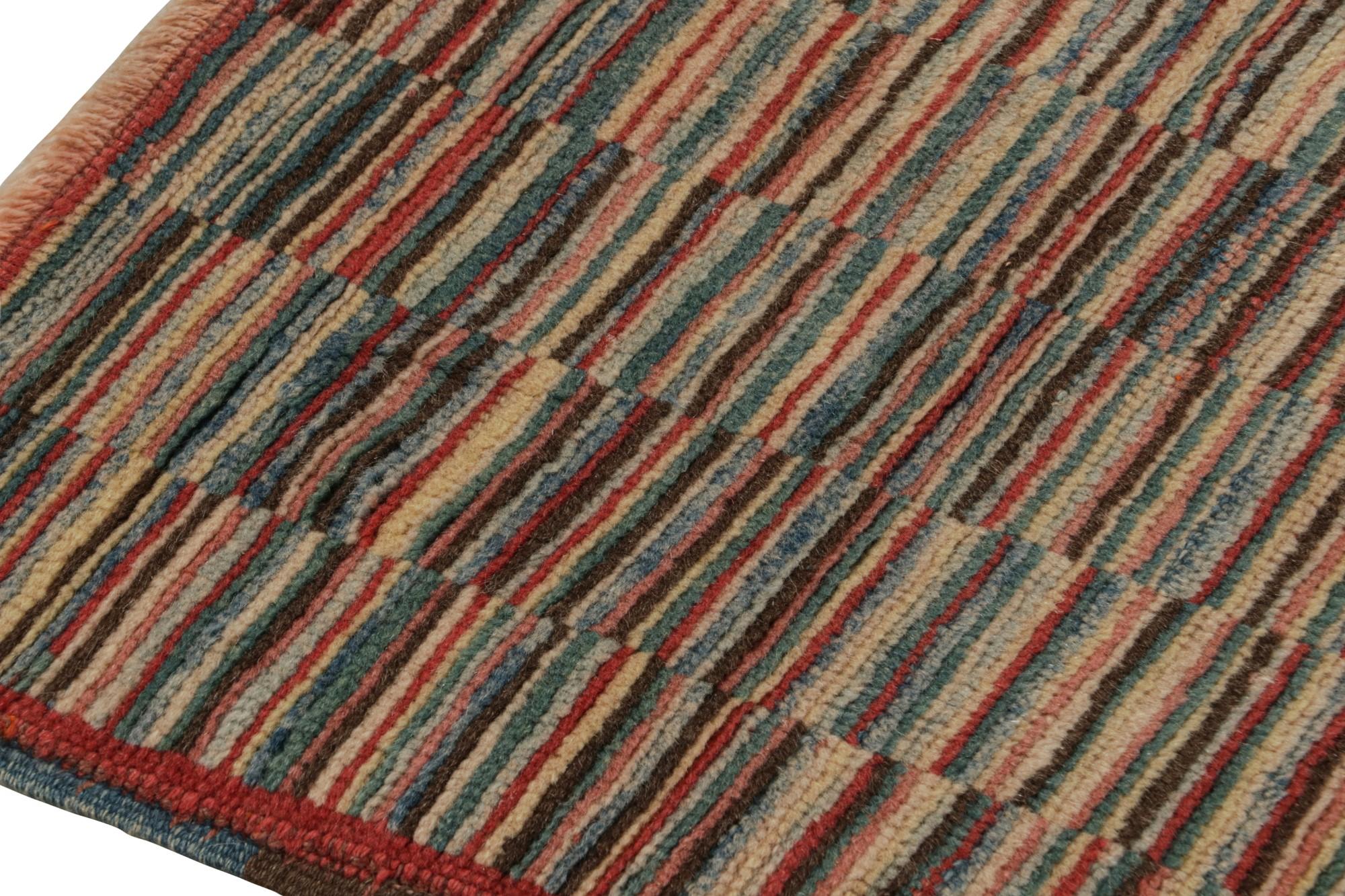 Türkischer Burdur-Teppich mit polychromen Striae-Mustern, von Rug & Kilim im Zustand „Gut“ im Angebot in Long Island City, NY