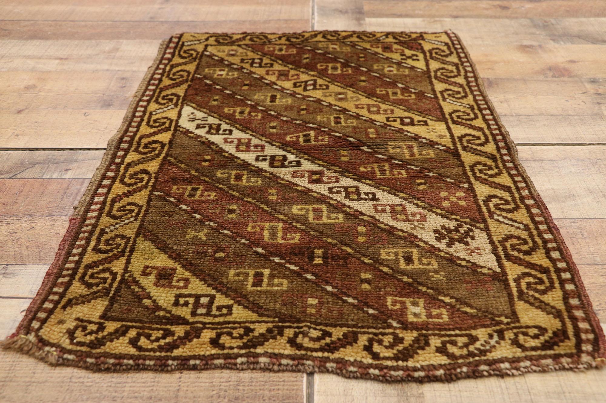 20ième siècle Tapis turc d'Anatolie rencontre une durabilité élégante en vente