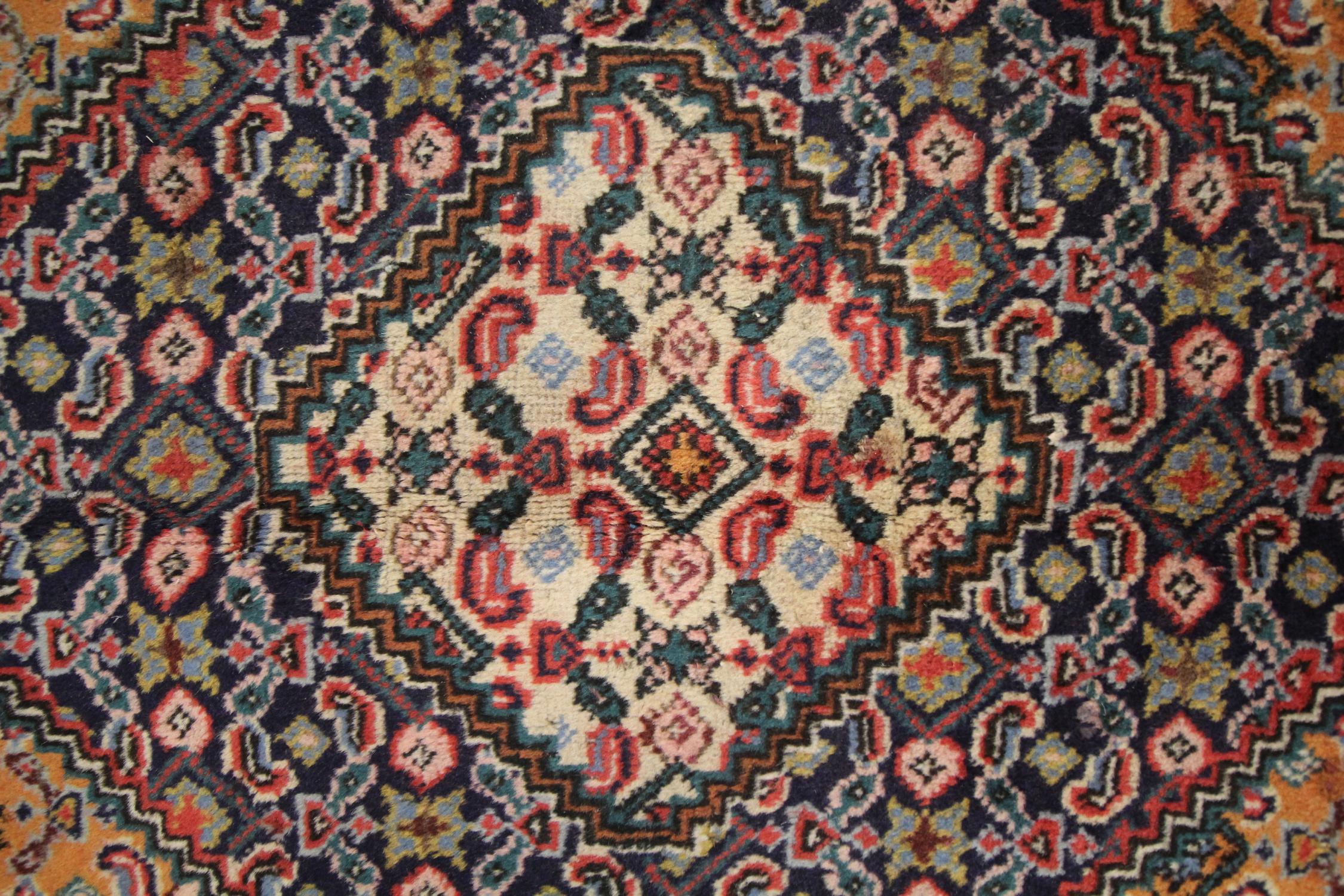 Vintage Turkish Carpet Handwoven Gold Wool Living Room Rug In Excellent Condition For Sale In Wembley, GB