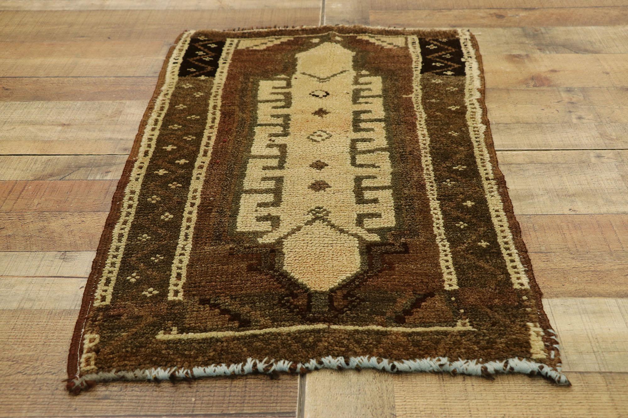 Vintage Turkish Carpet, Mid-Century Meets Earth-Tone Elegance In Good Condition For Sale In Dallas, TX