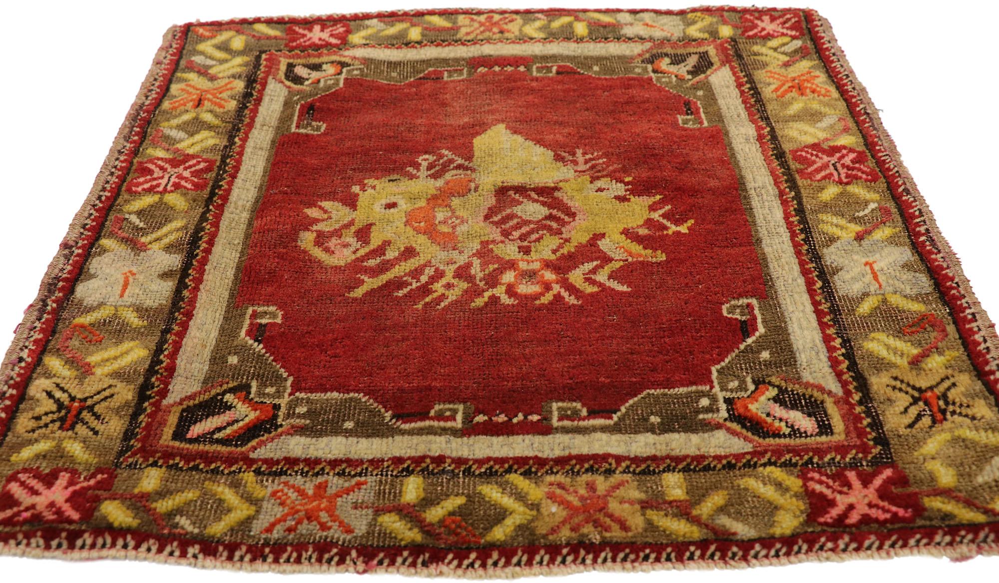 Türkischer Teppich im Vintage-Stil: Timeless Appeal trifft auf stilvolle Langlebigkeit (Oushak) im Angebot
