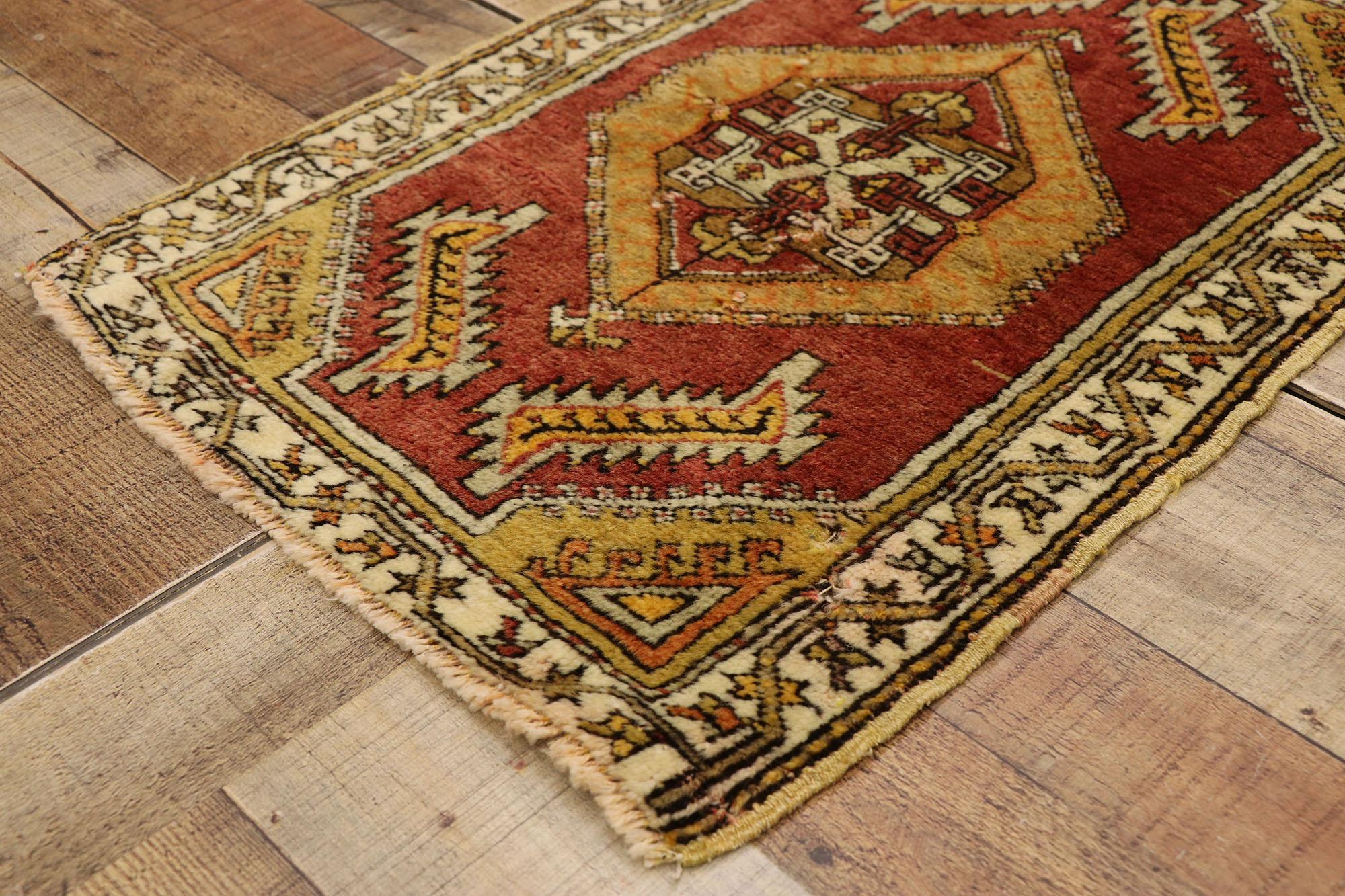 Vintage Turkish Carpet, Timeless Appeal Meets Stylish Durability In Good Condition For Sale In Dallas, TX