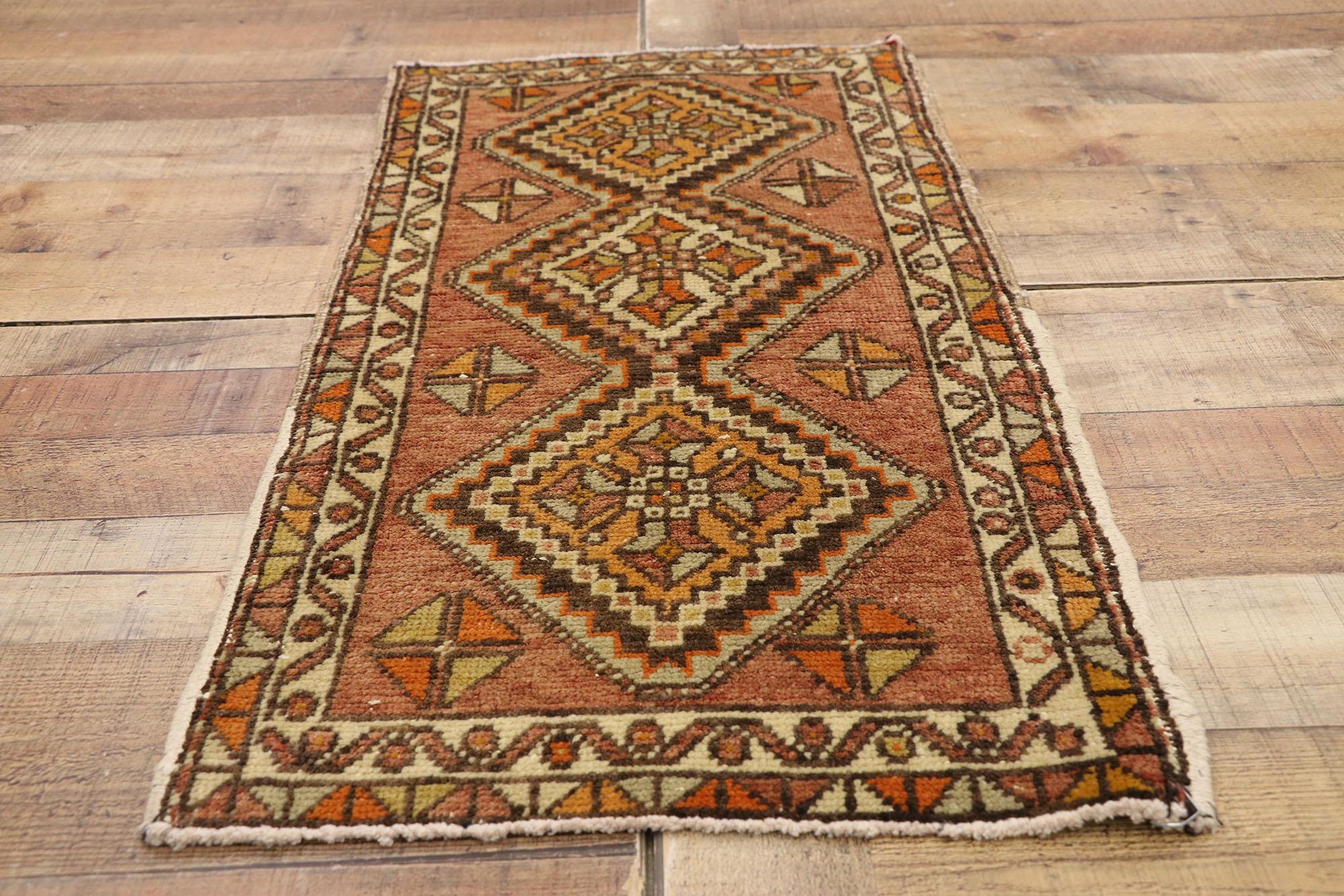 Annodato a mano Tappeto turco vintage, il fascino senza tempo incontra l'eleganza della durevolezza in vendita